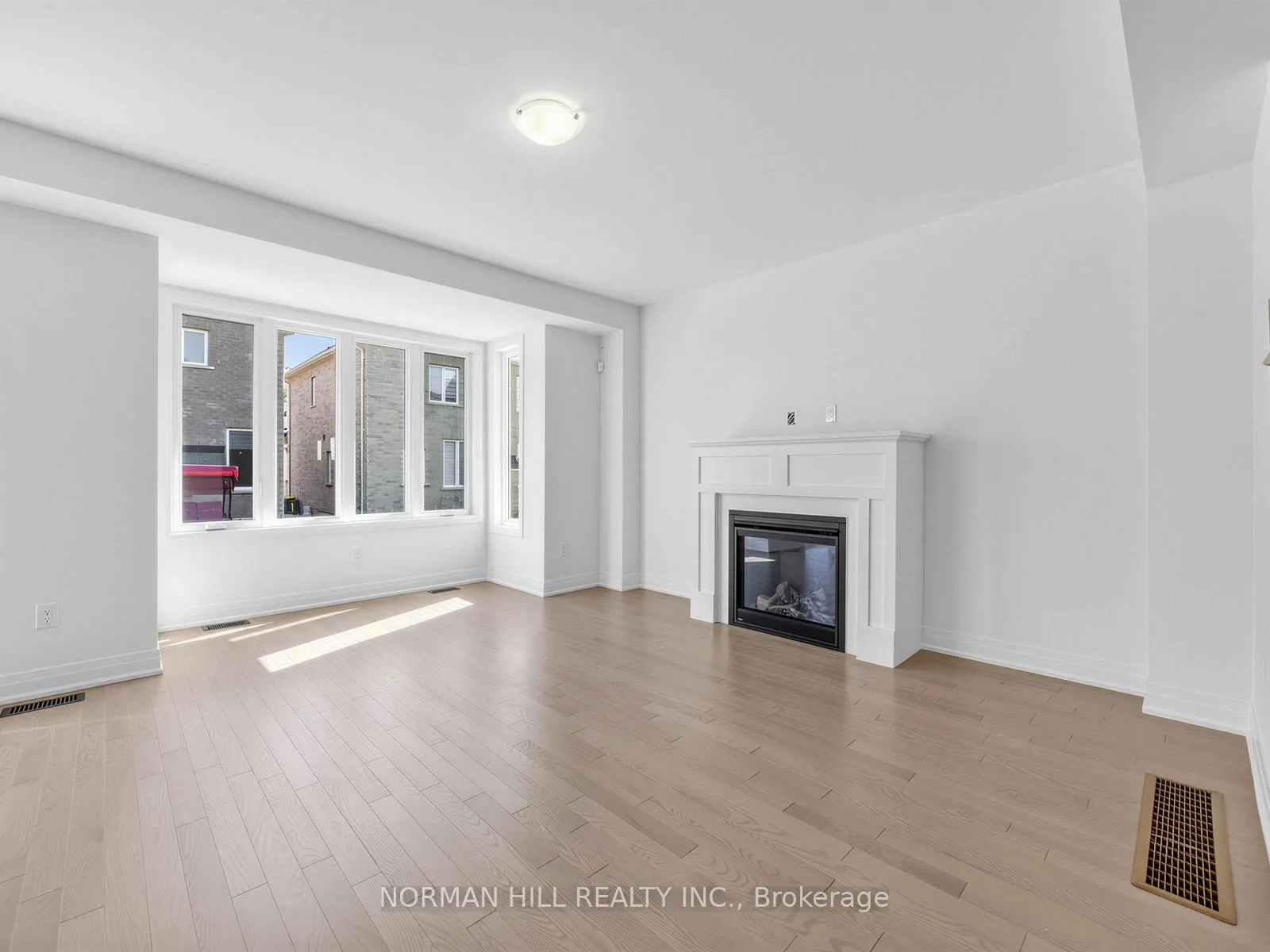 Photo 7 of 13 Lilestone Drive, Brampton, Credit Valley — HOMEH