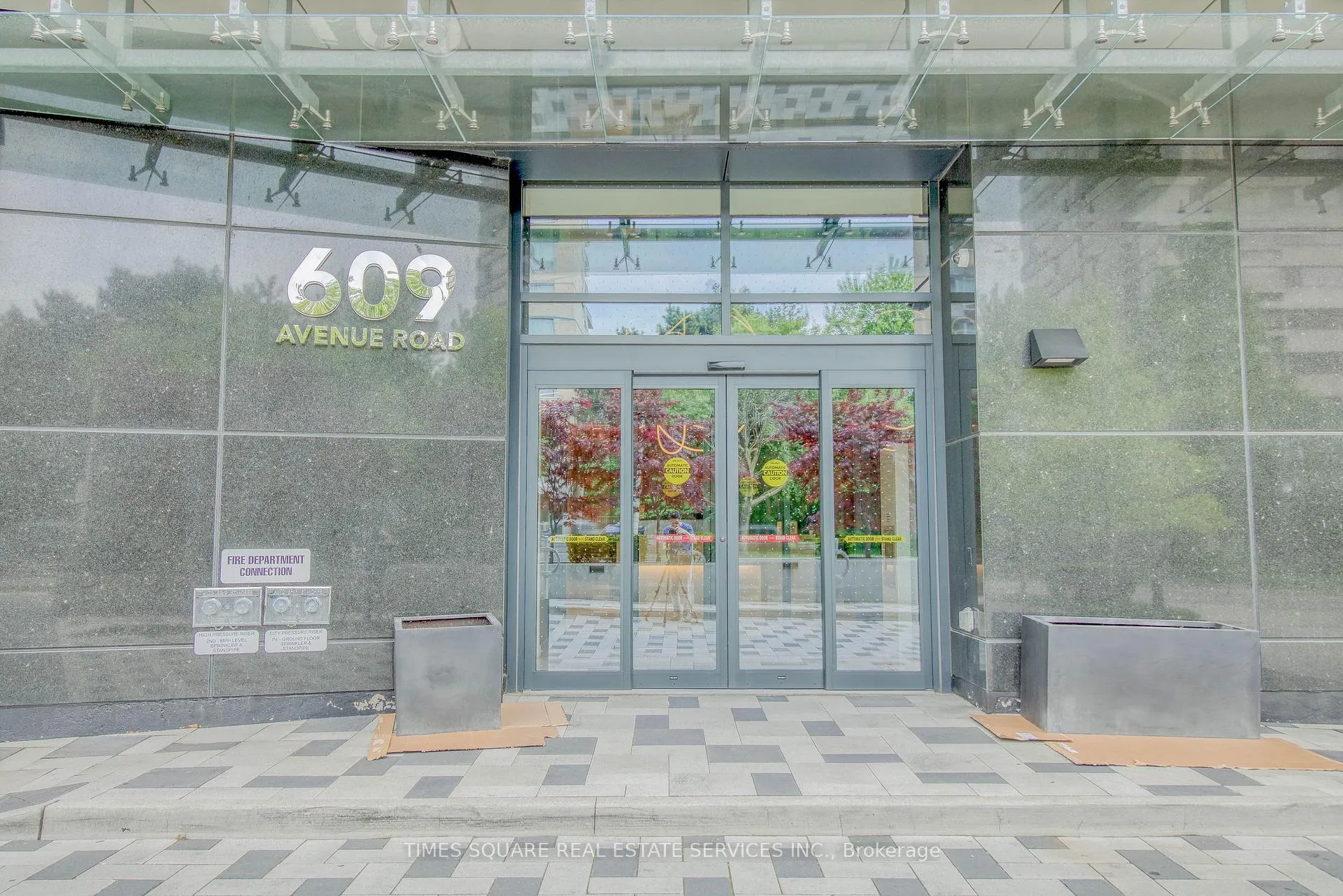 Front of Unit 405, 609 Avenue Road