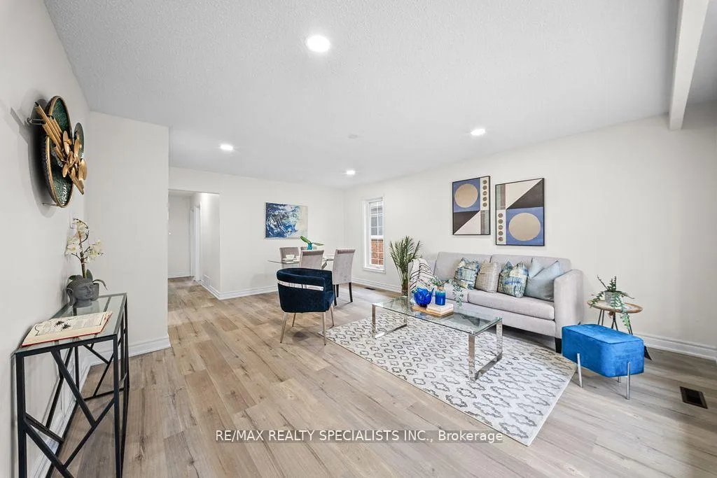 Photo 4 of 66 Avening Drive, Etobicoke, West Humber-Clairville — HOMEH