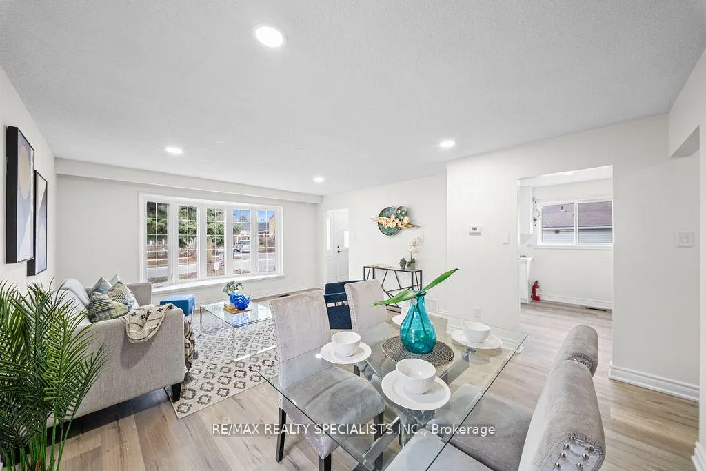 Photo 10 of 66 Avening Drive, Etobicoke, West Humber-Clairville — HOMEH