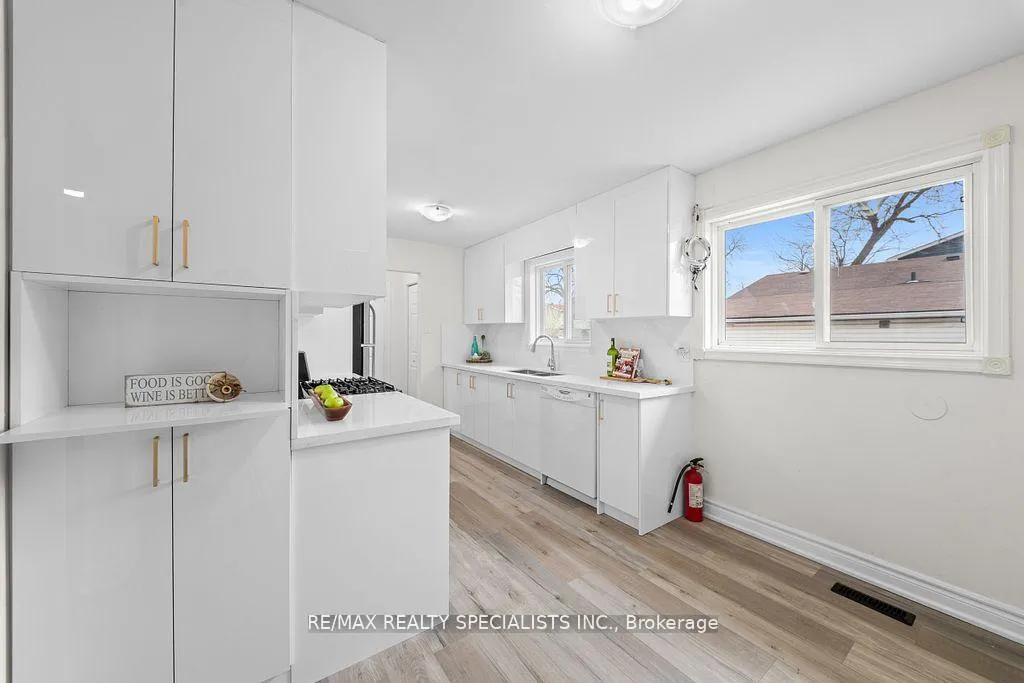 Photo 13 of 66 Avening Drive, Etobicoke, West Humber-Clairville — HOMEH