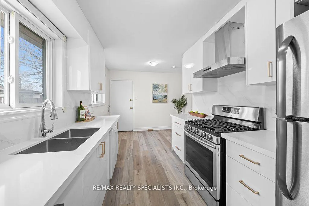 Photo 14 of 66 Avening Drive, Etobicoke, West Humber-Clairville — HOMEH