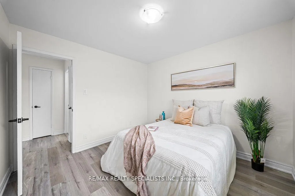 Photo 18 of 66 Avening Drive, Etobicoke, West Humber-Clairville — HOMEH