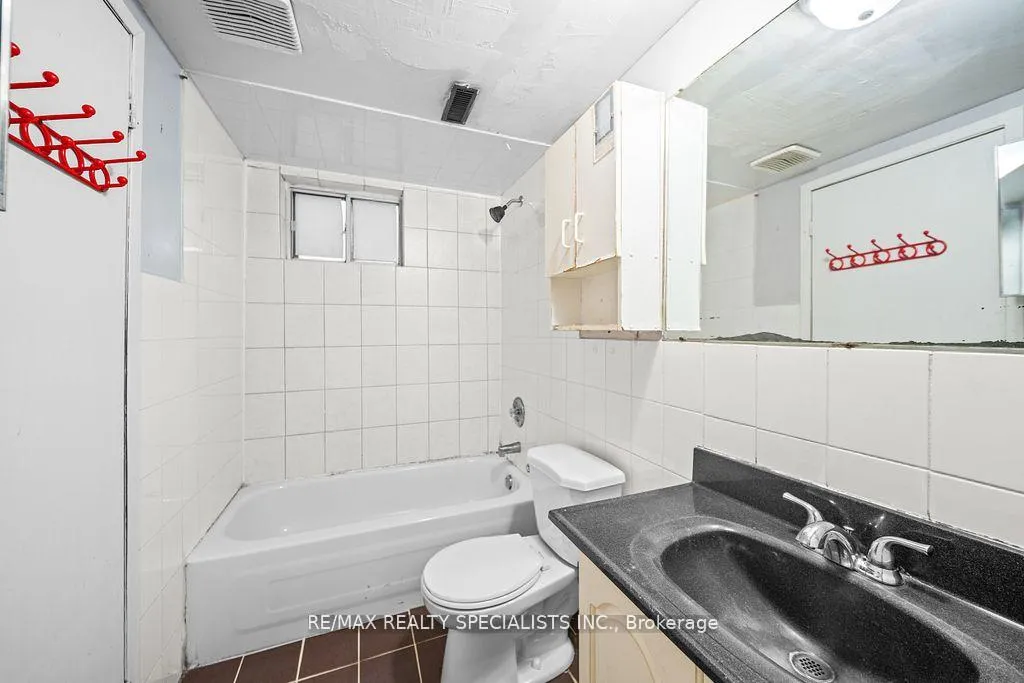 Photo 26 of 66 Avening Drive, Etobicoke, West Humber-Clairville — HOMEH