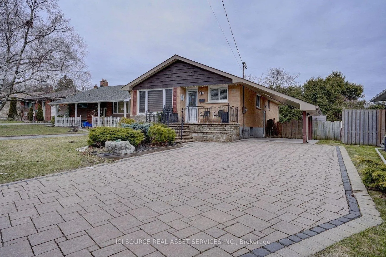 Front of Unit Main Fl, 1051 Willowdale Avenue