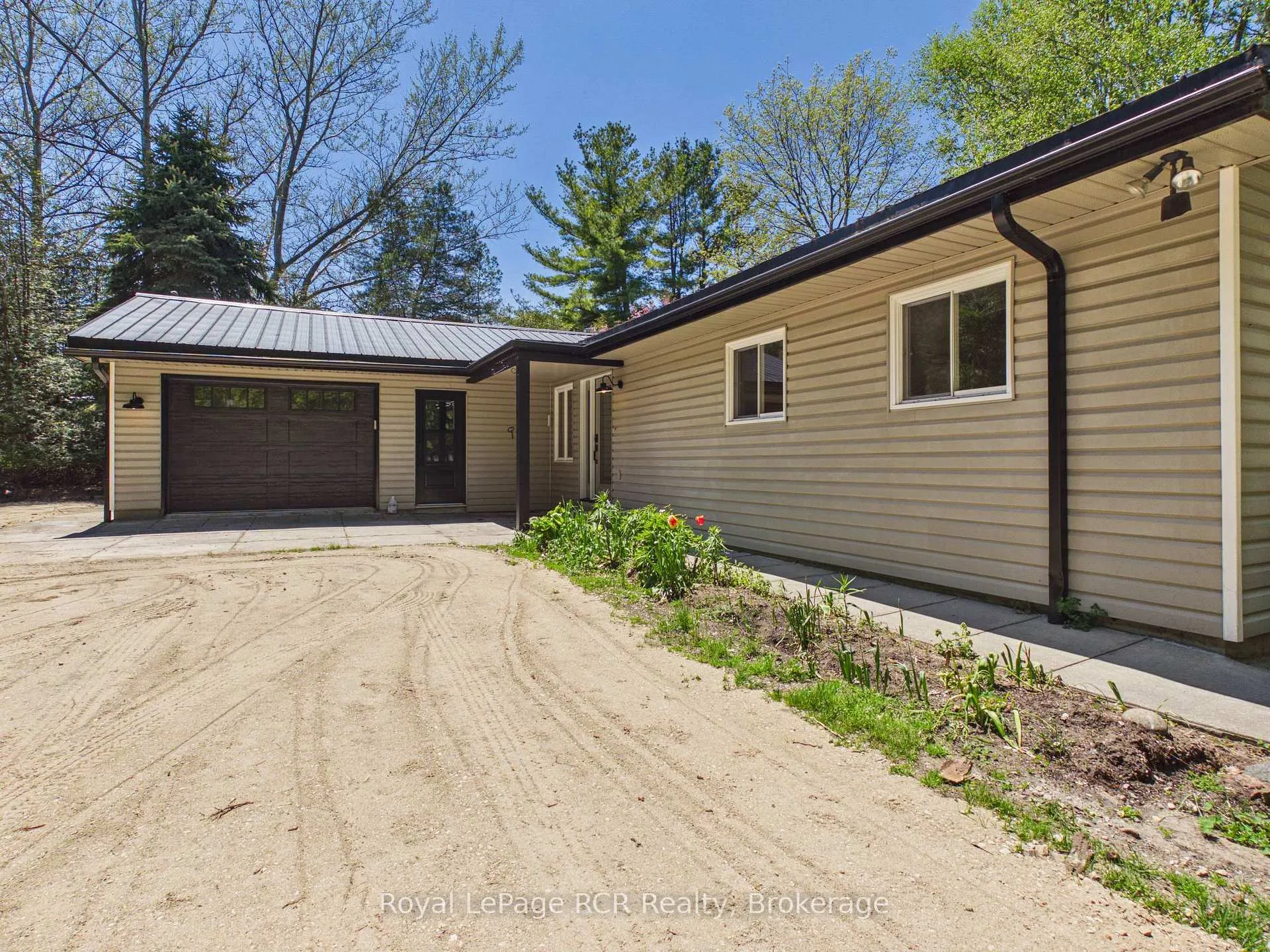 Photo 3 of 375 Lake Range Drive, Huron-Kinloss — HOMEH
