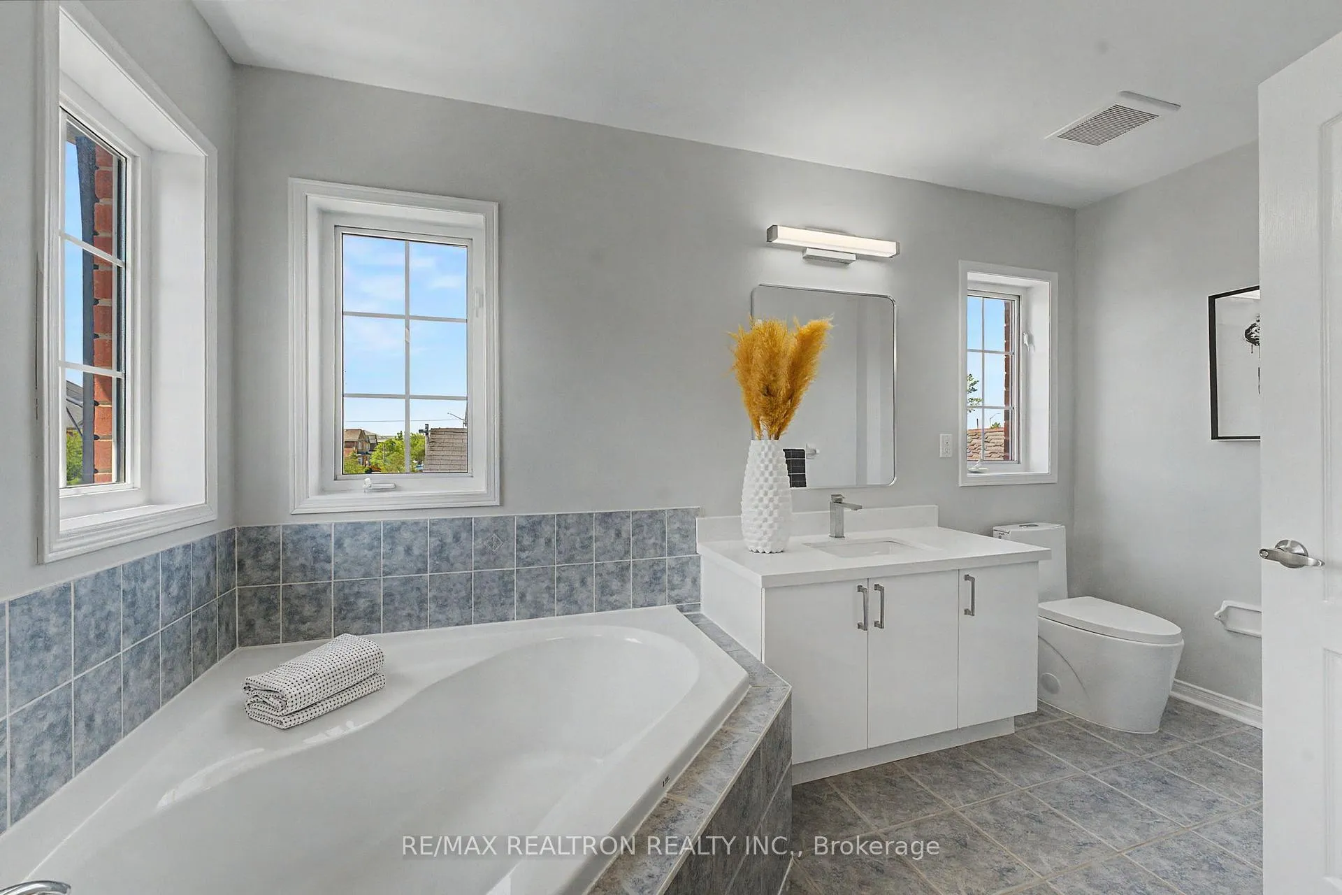 Photo 24 of 6 Northvale Road, Markham, Cornell — HOMEH