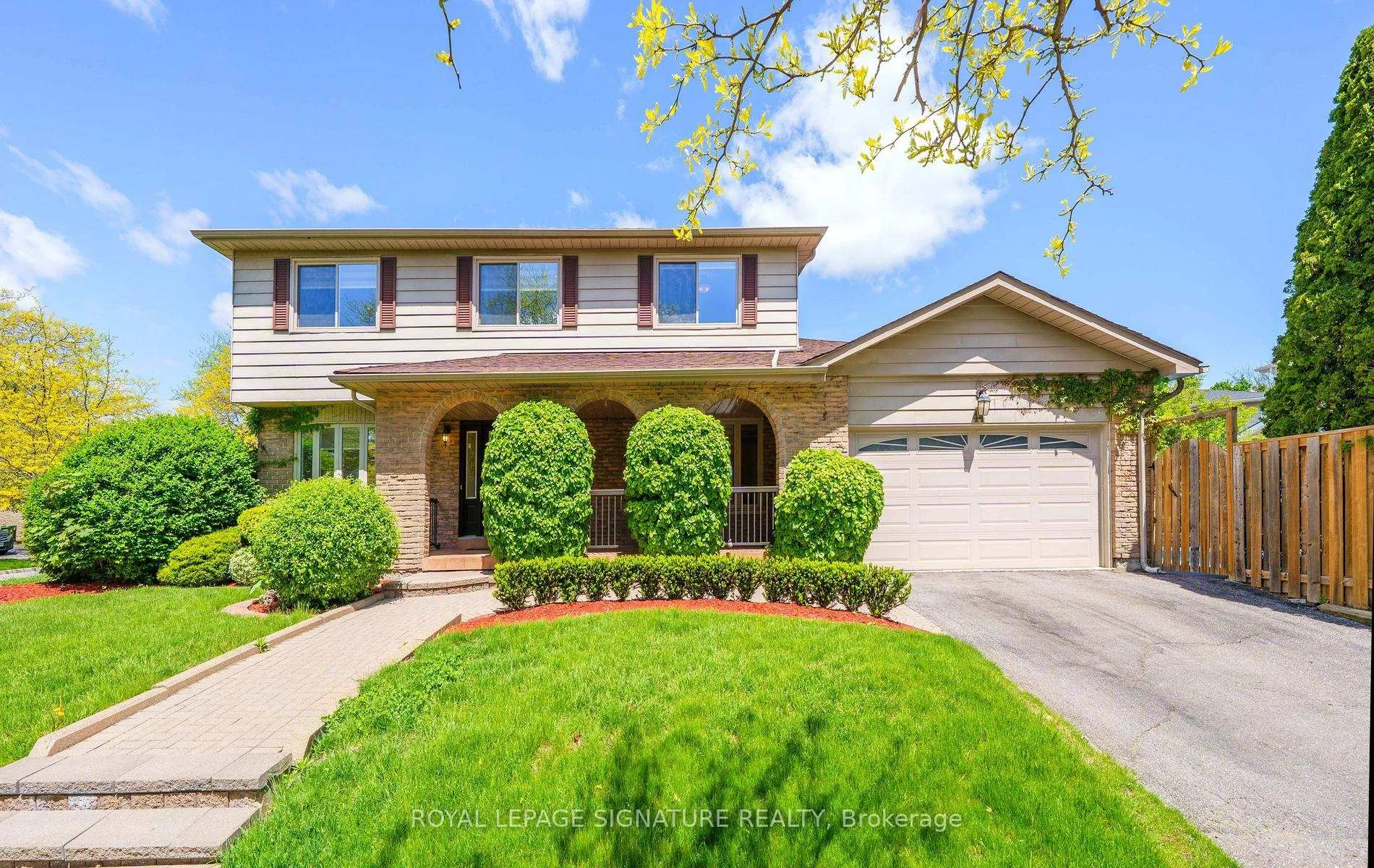 Photo 2 of 44 Roydawn Crescent, Scarborough, Centennial Scarborough — HOMEH