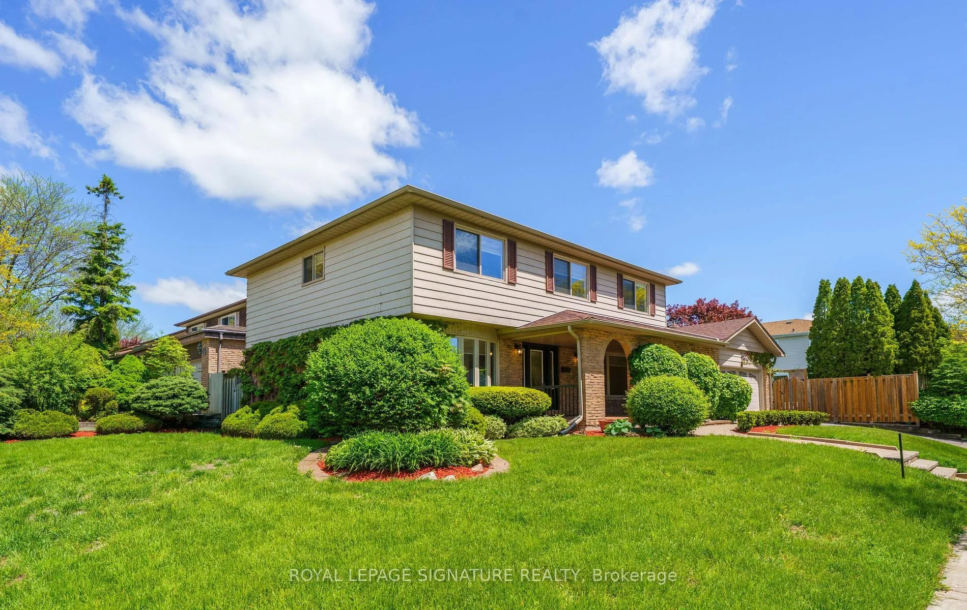 Photo 4 of 44 Roydawn Crescent, Scarborough, Centennial Scarborough — HOMEH