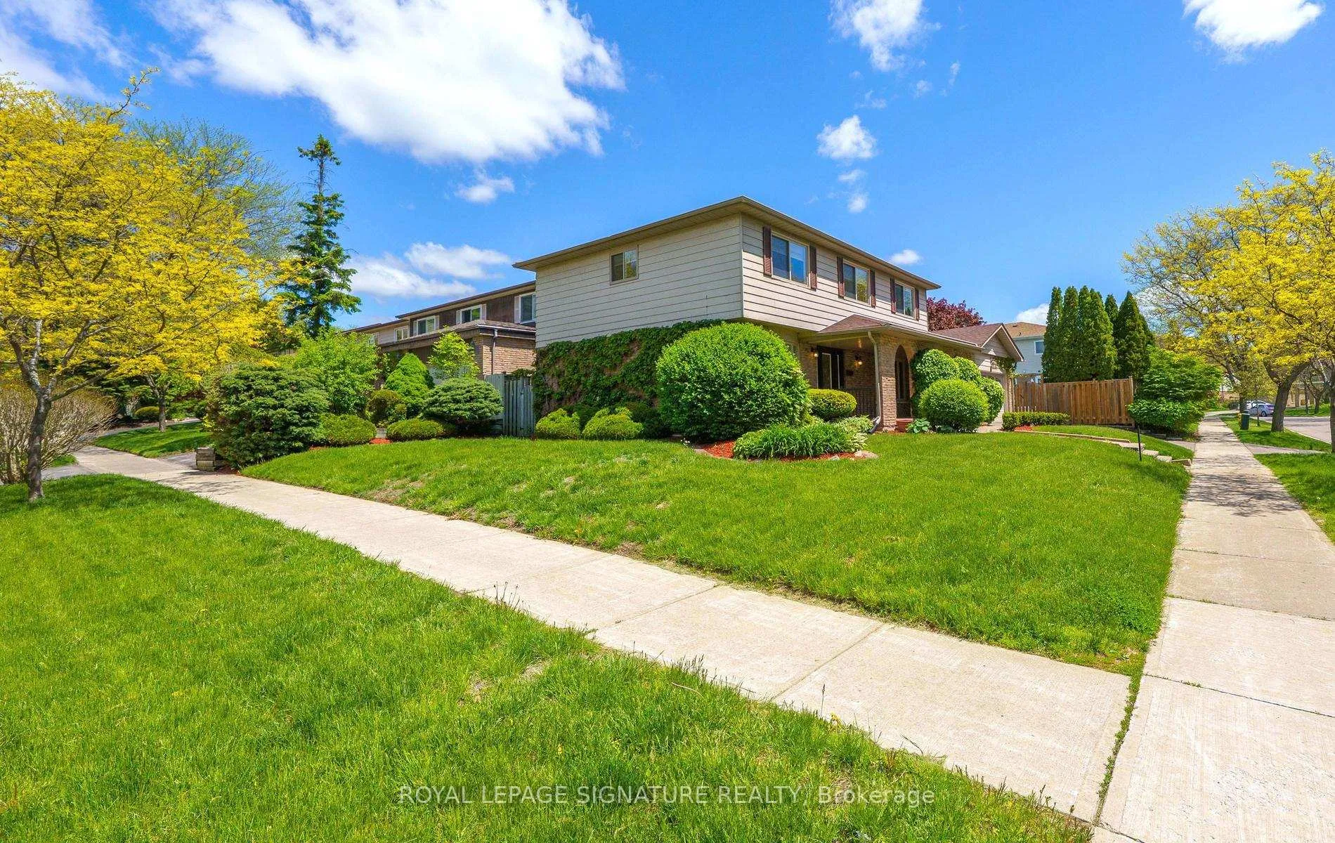 Photo 6 of 44 Roydawn Crescent, Scarborough, Centennial Scarborough — HOMEH