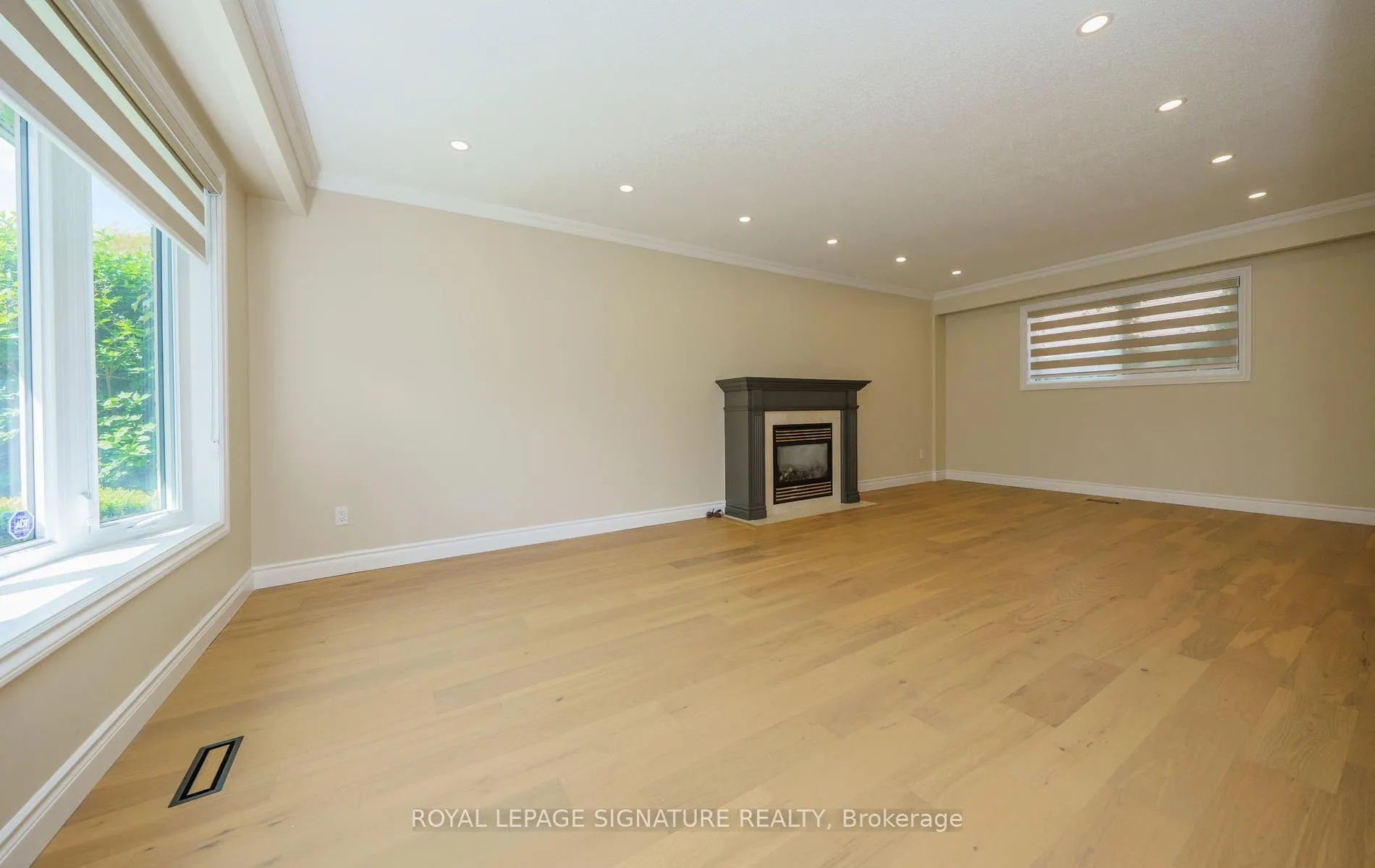 Photo 9 of 44 Roydawn Crescent, Scarborough, Centennial Scarborough — HOMEH