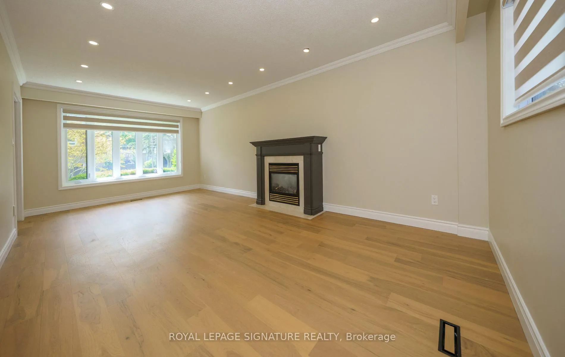 Photo 10 of 44 Roydawn Crescent, Scarborough, Centennial Scarborough — HOMEH