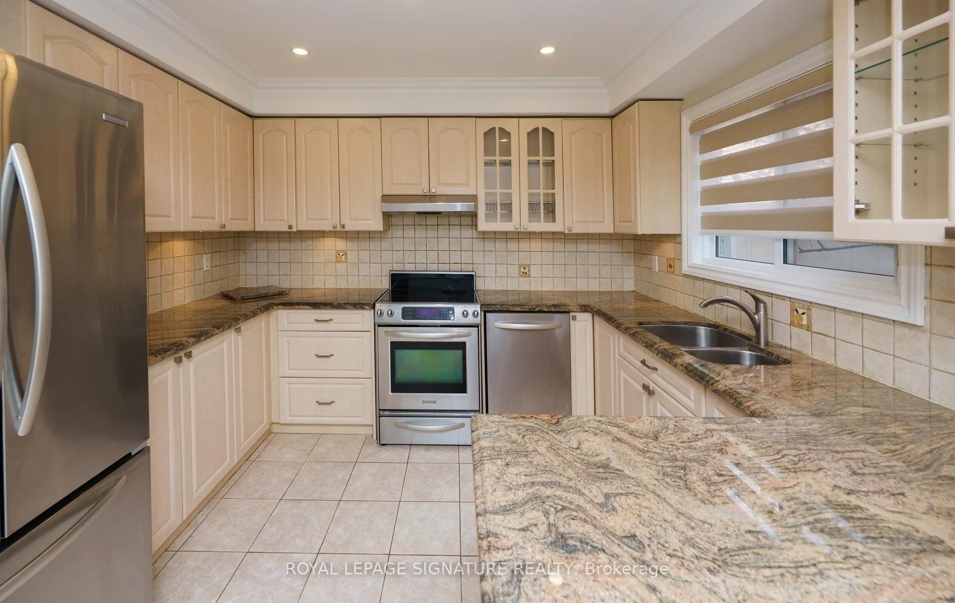Photo 18 of 44 Roydawn Crescent, Scarborough, Centennial Scarborough — HOMEH