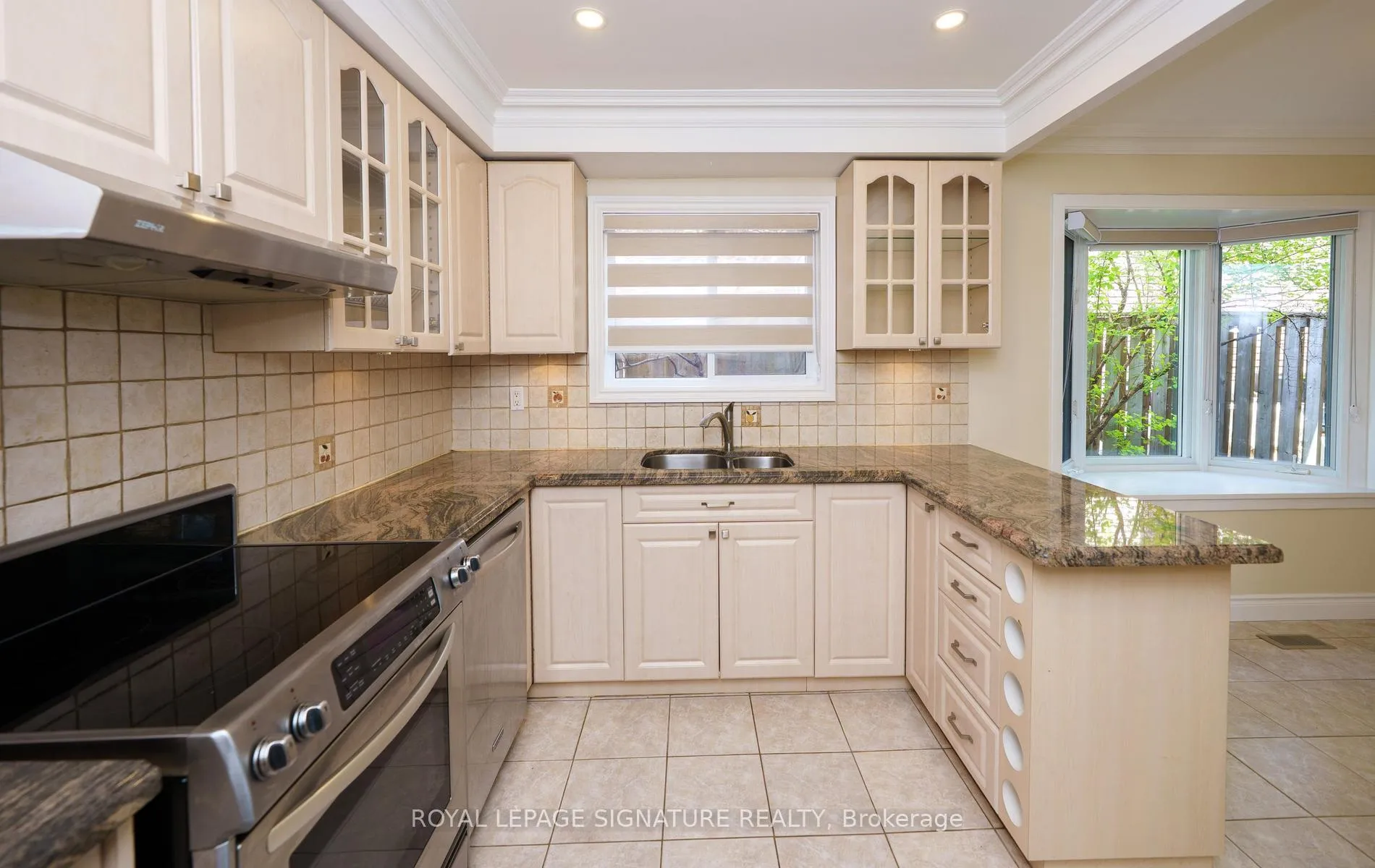 Photo 22 of 44 Roydawn Crescent, Scarborough, Centennial Scarborough — HOMEH