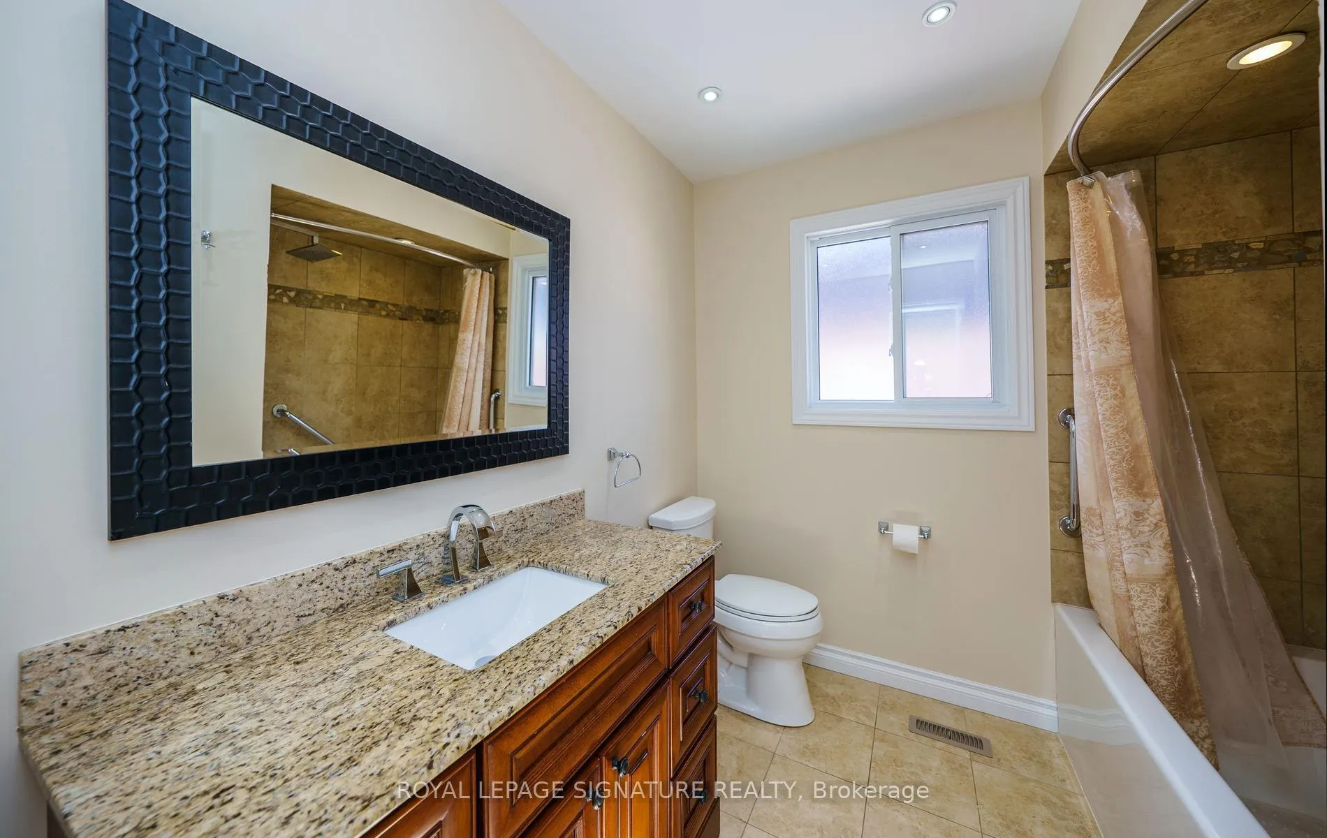 Photo 34 of 44 Roydawn Crescent, Scarborough, Centennial Scarborough — HOMEH