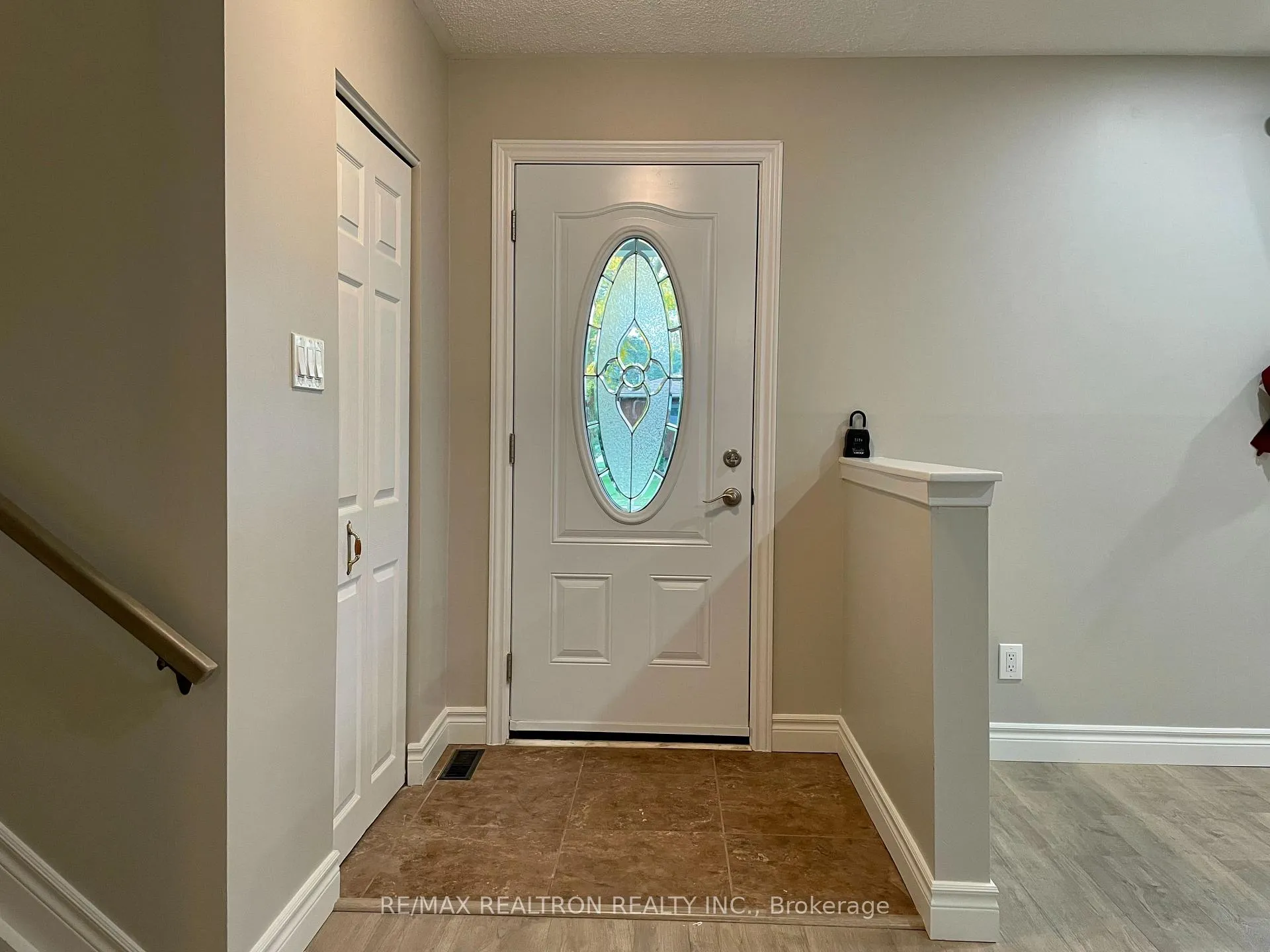 Photo 4 of Unit Main, 796 Arnold Crescent, Newmarket, Gorham-College Manor — HOMEH