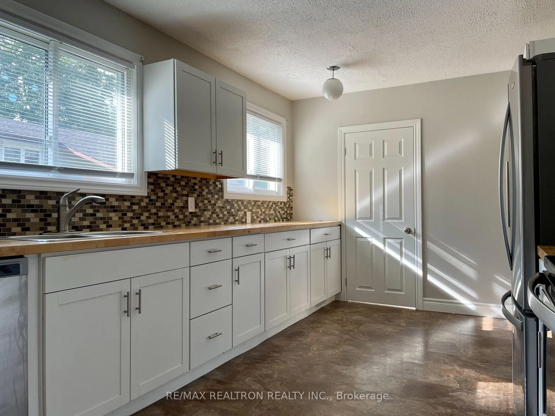 Photo 8 of Unit Main, 796 Arnold Crescent, Newmarket, Gorham-College Manor — HOMEH