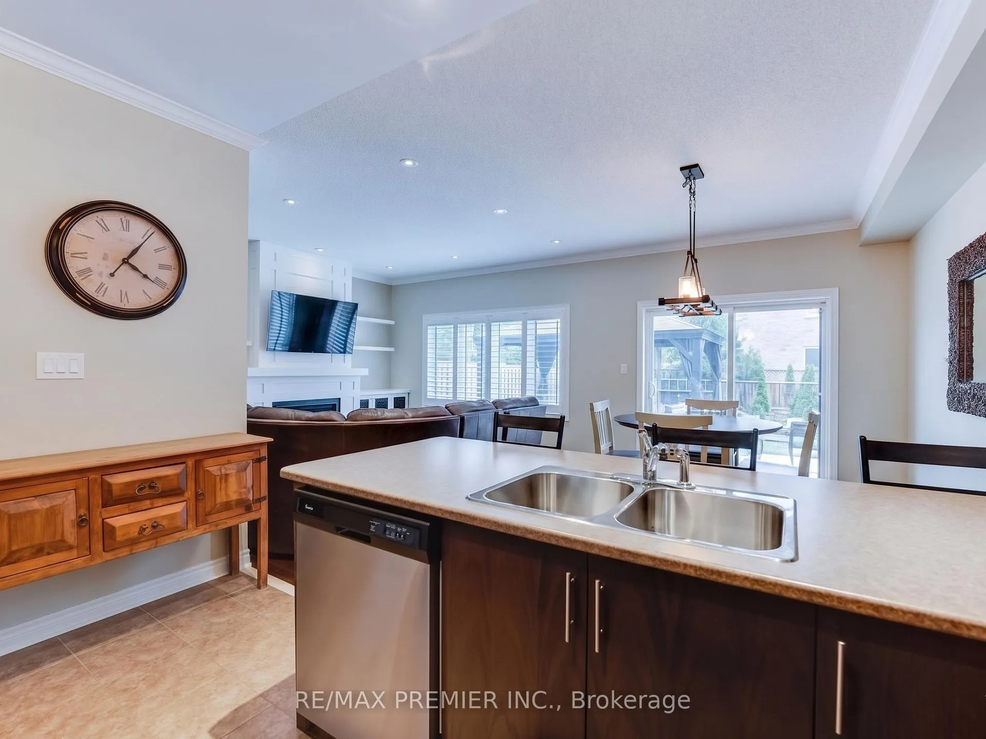 Photo 4 of 12 Pearcey Crescent, Barrie, Sunnidale — HOMEH