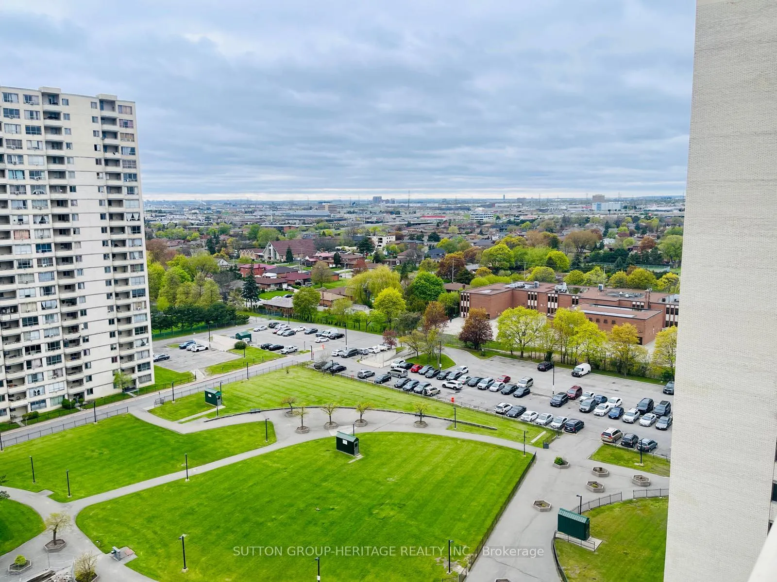 Photo 3 of Unit 1613, 320 Dixon Parkway, Etobicoke, Kingsview Village-The Westway — HOMEH