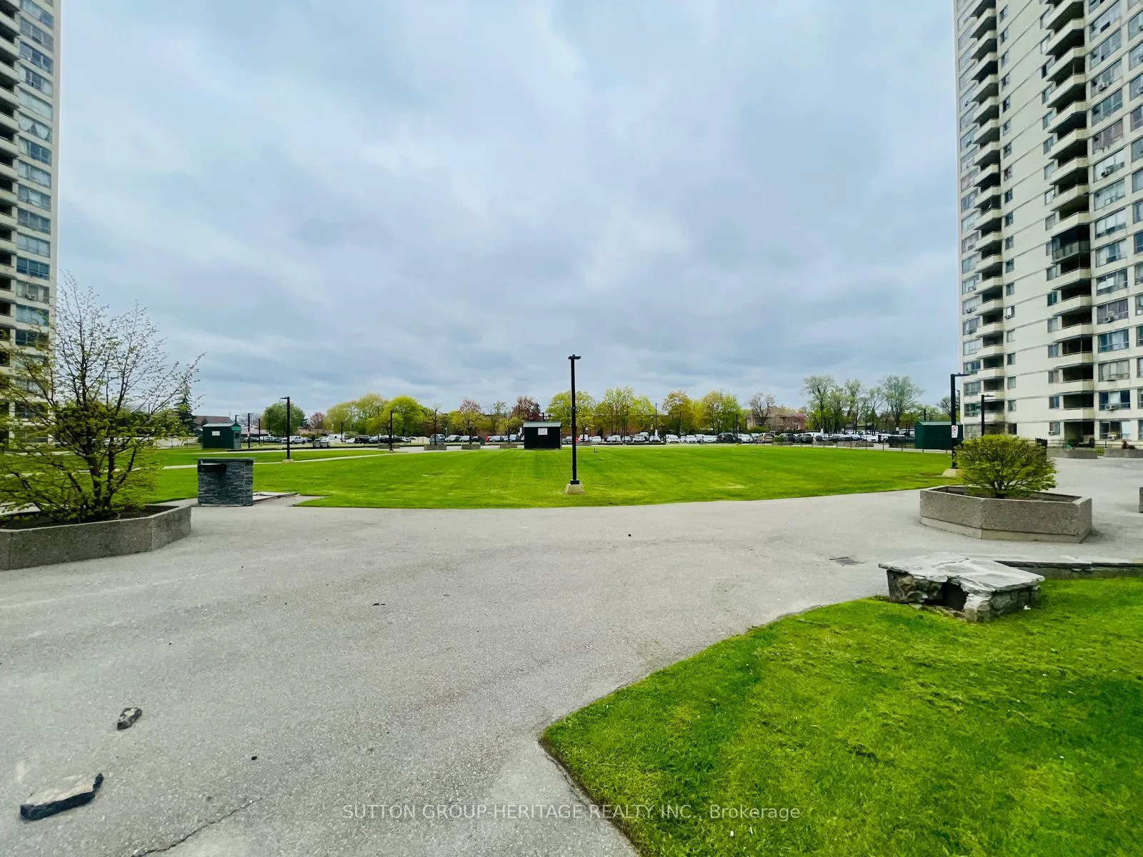 Photo 6 of Unit 1613, 320 Dixon Parkway, Etobicoke, Kingsview Village-The Westway — HOMEH