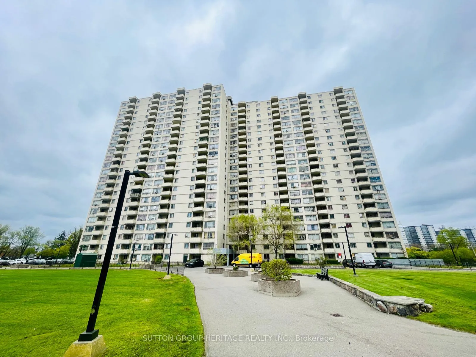 Photo 7 of Unit 1613, 320 Dixon Parkway, Etobicoke, Kingsview Village-The Westway — HOMEH