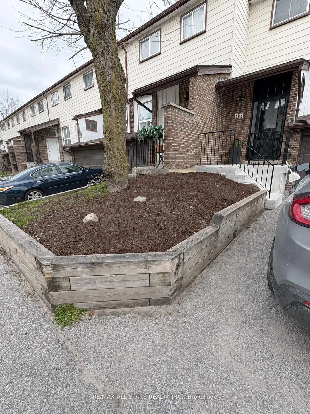Photo 1 of Unit B11, 63 Ferris Lane, Barrie, Cundles East — HOMEH