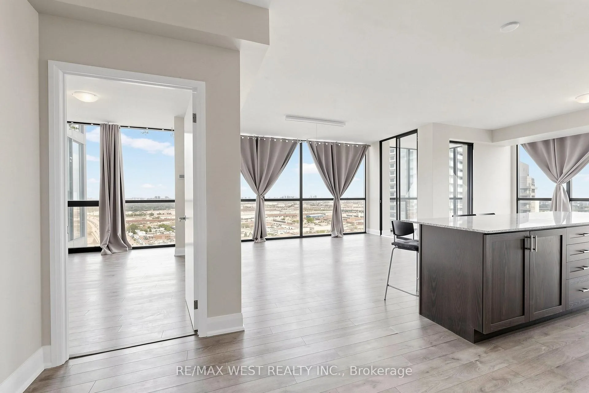 Photo 10 of Unit 2602, 2900 Highway 7 Road, Vaughan, Concord — HOMEH