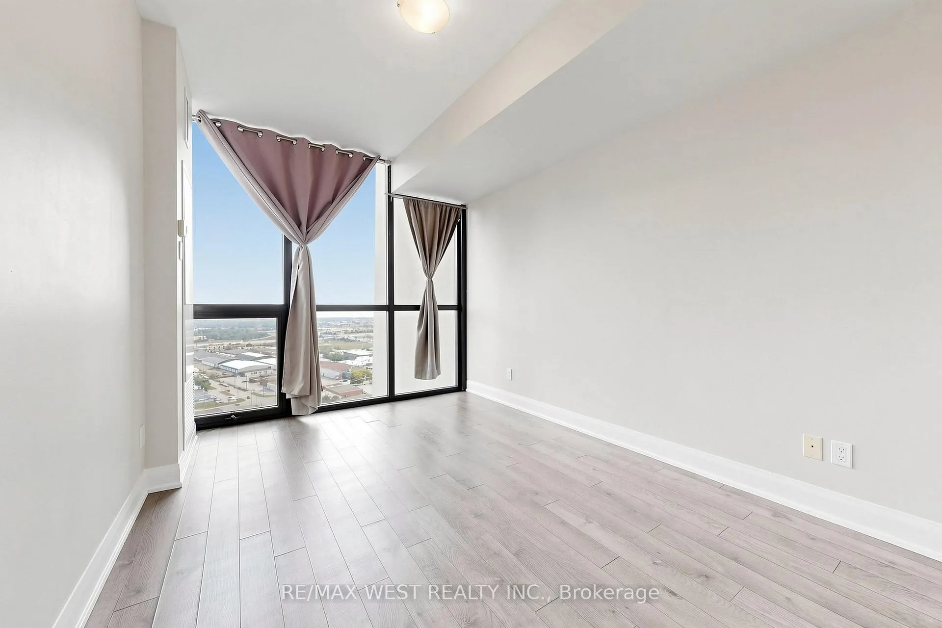 Photo 21 of Unit 2602, 2900 Highway 7 Road, Vaughan, Concord — HOMEH