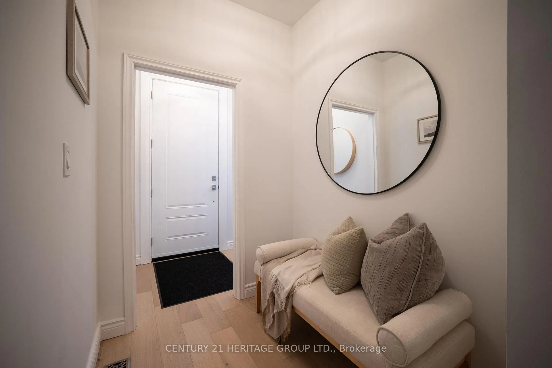 Photo 3 of 295 Locke Street S, Hamilton, Kirkendall — HOMEH