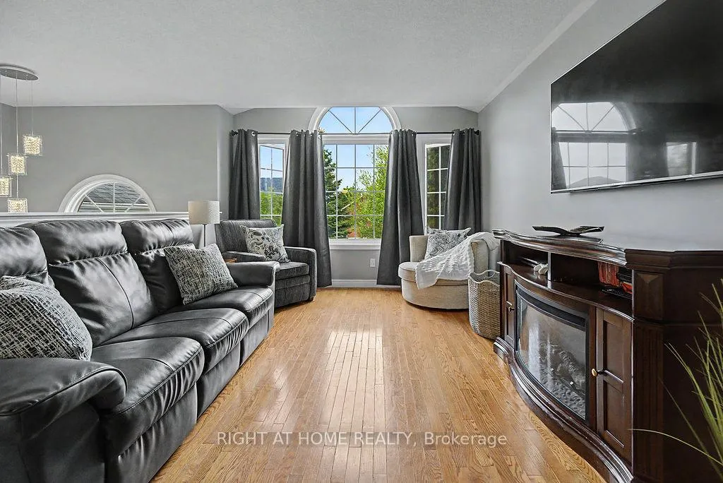 Photo 8 of 270 Ivey Crescent, Cobourg — HOMEH