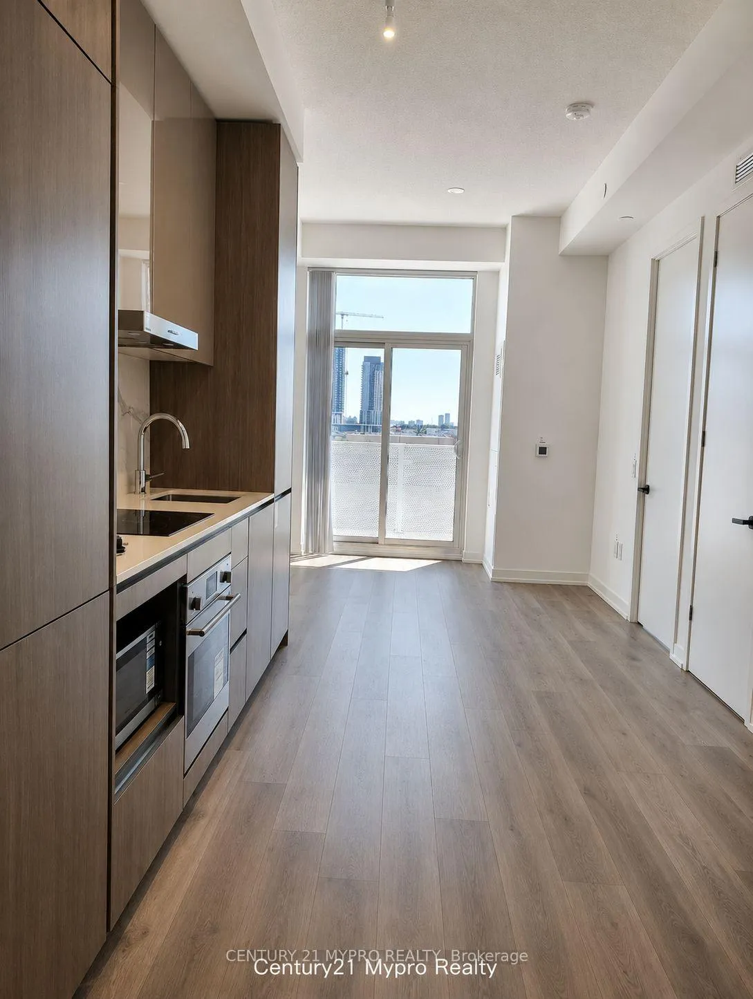 Photo 4 of 28 Interchange Way, Vaughan, Vaughan Corporate Centre — HOMEH