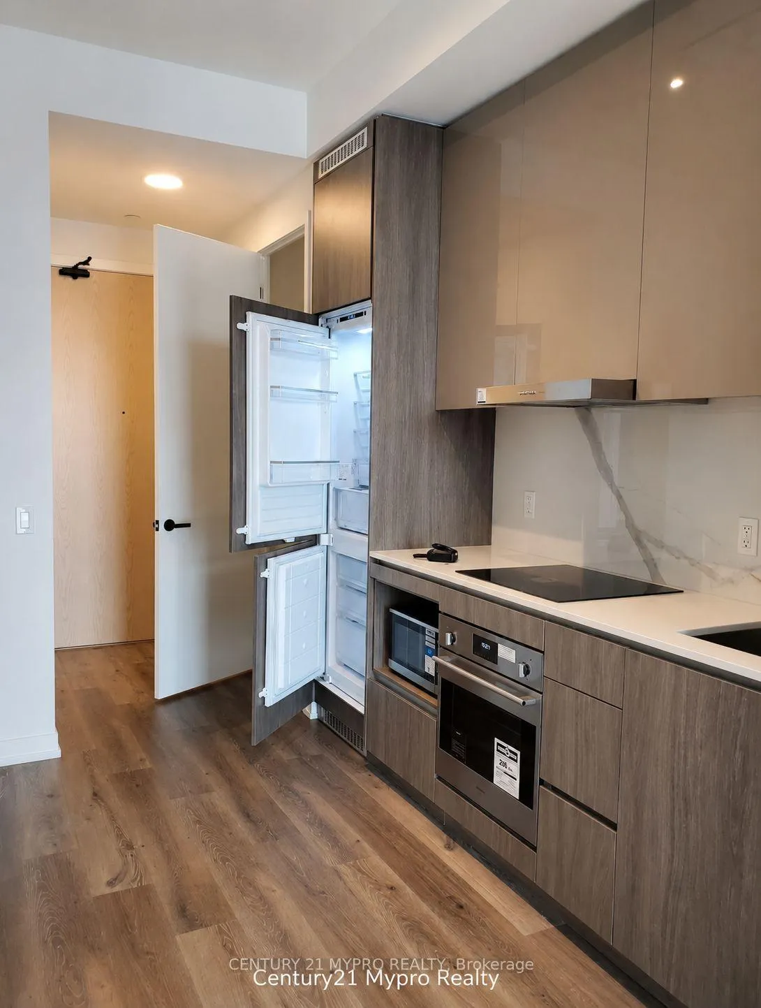 Photo 5 of 28 Interchange Way, Vaughan, Vaughan Corporate Centre — HOMEH