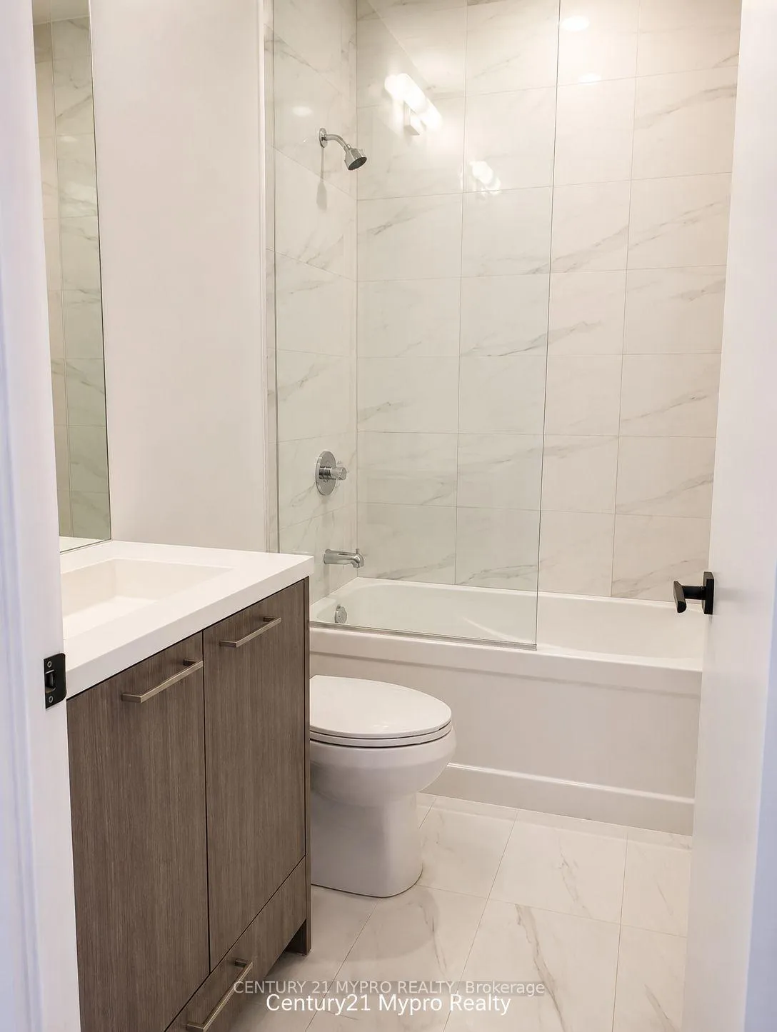 Photo 8 of 28 Interchange Way, Vaughan, Vaughan Corporate Centre — HOMEH