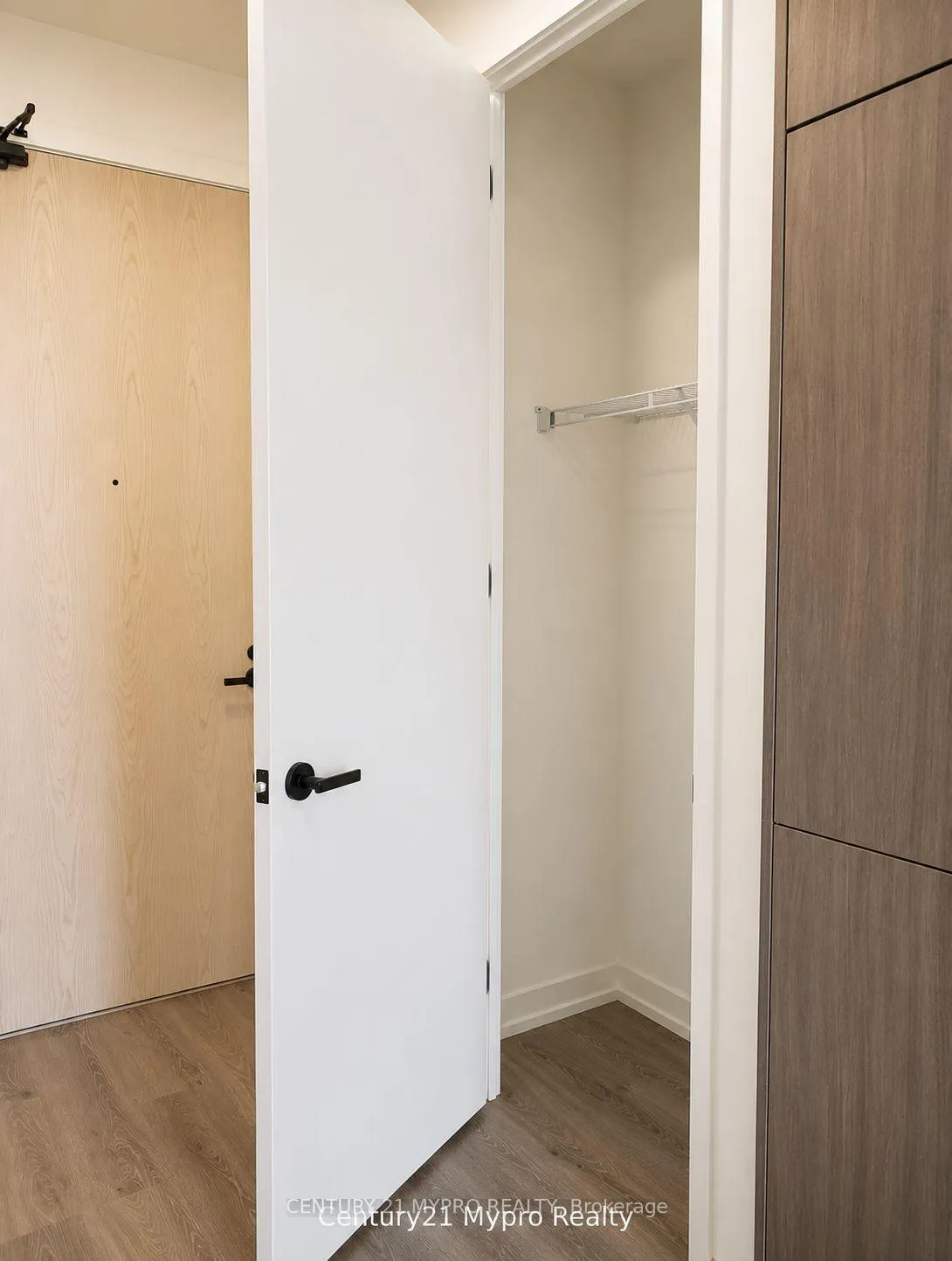 Photo 10 of 28 Interchange Way, Vaughan, Vaughan Corporate Centre — HOMEH