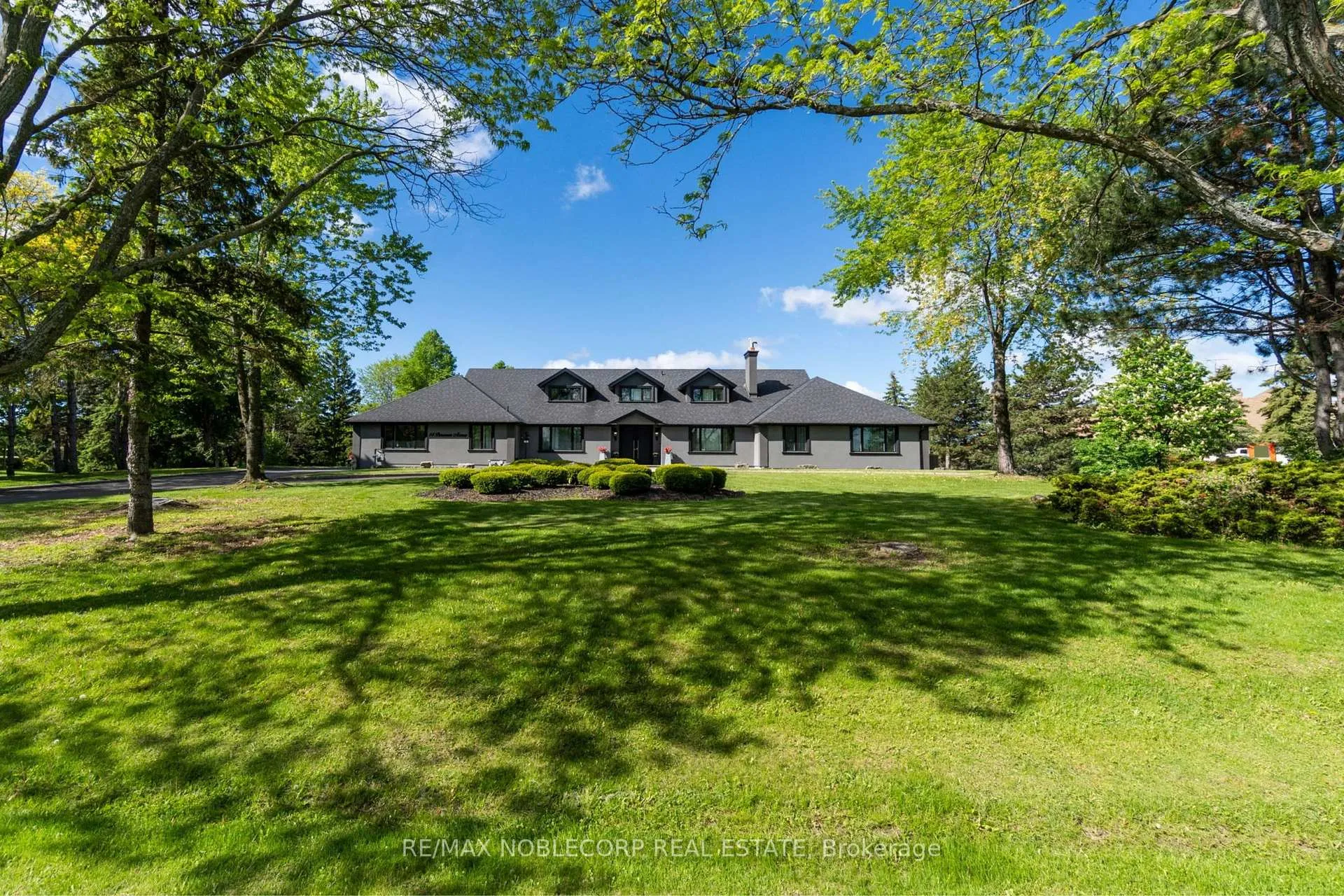 Photo 2 of 14 Bowman Avenue, Brampton, Toronto Gore Rural Estate — HOMEH