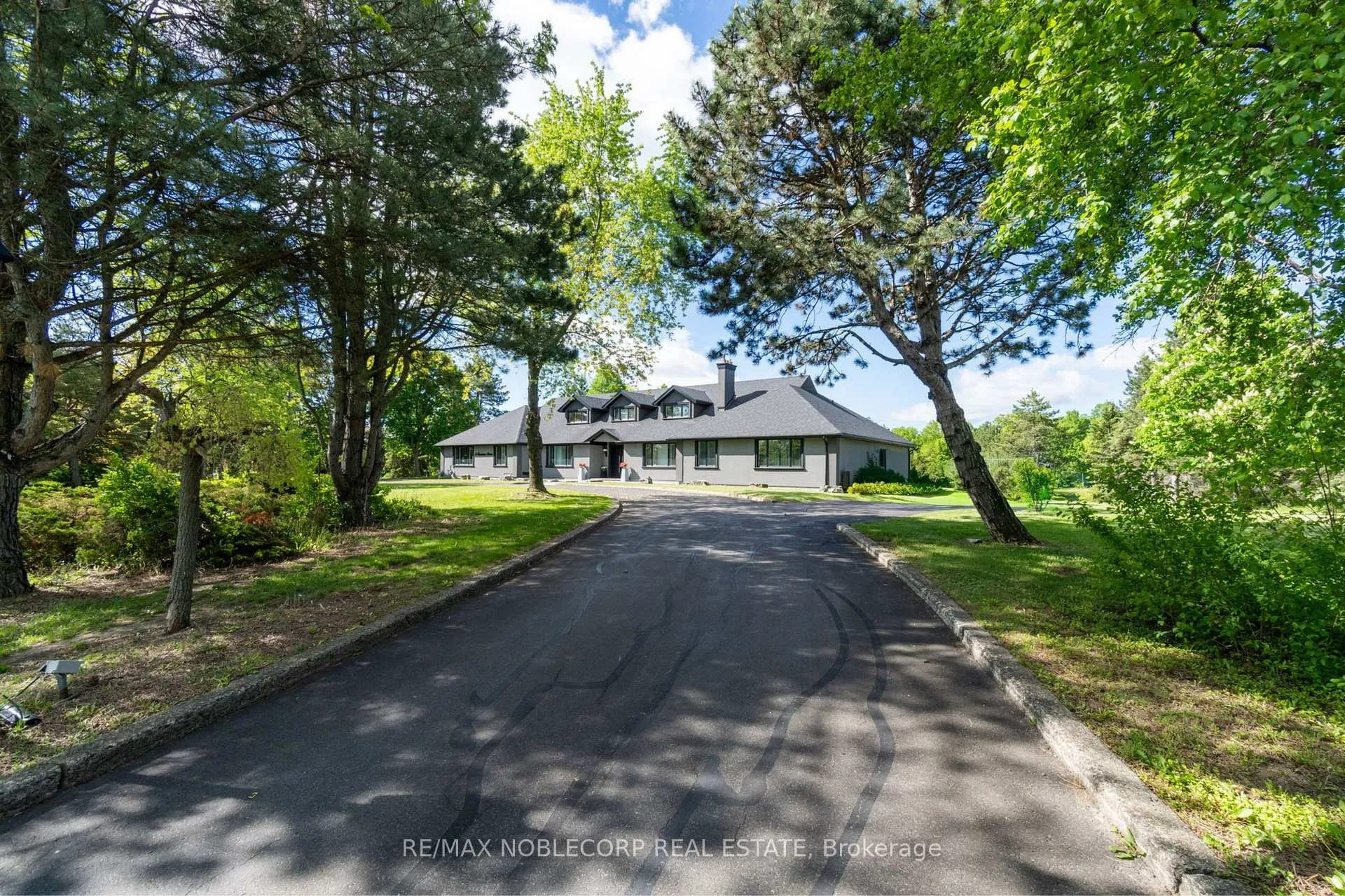 Photo 3 of 14 Bowman Avenue, Brampton, Toronto Gore Rural Estate — HOMEH