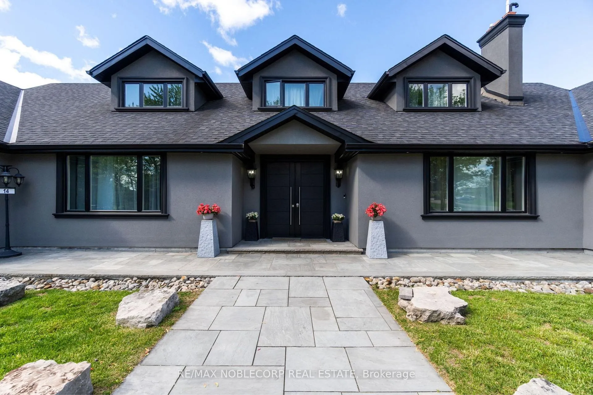 Photo 5 of 14 Bowman Avenue, Brampton, Toronto Gore Rural Estate — HOMEH