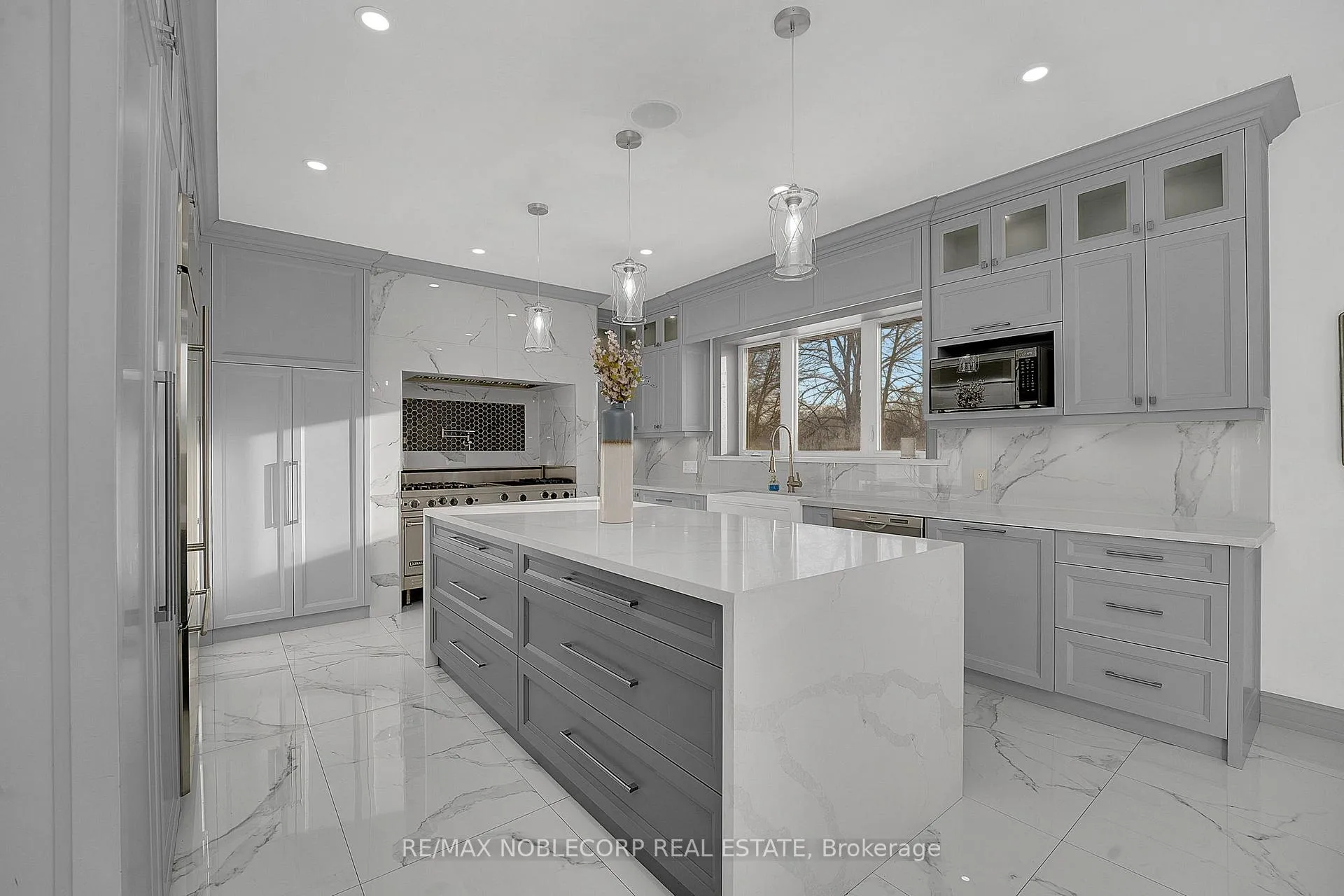 Photo 11 of 14 Bowman Avenue, Brampton, Toronto Gore Rural Estate — HOMEH