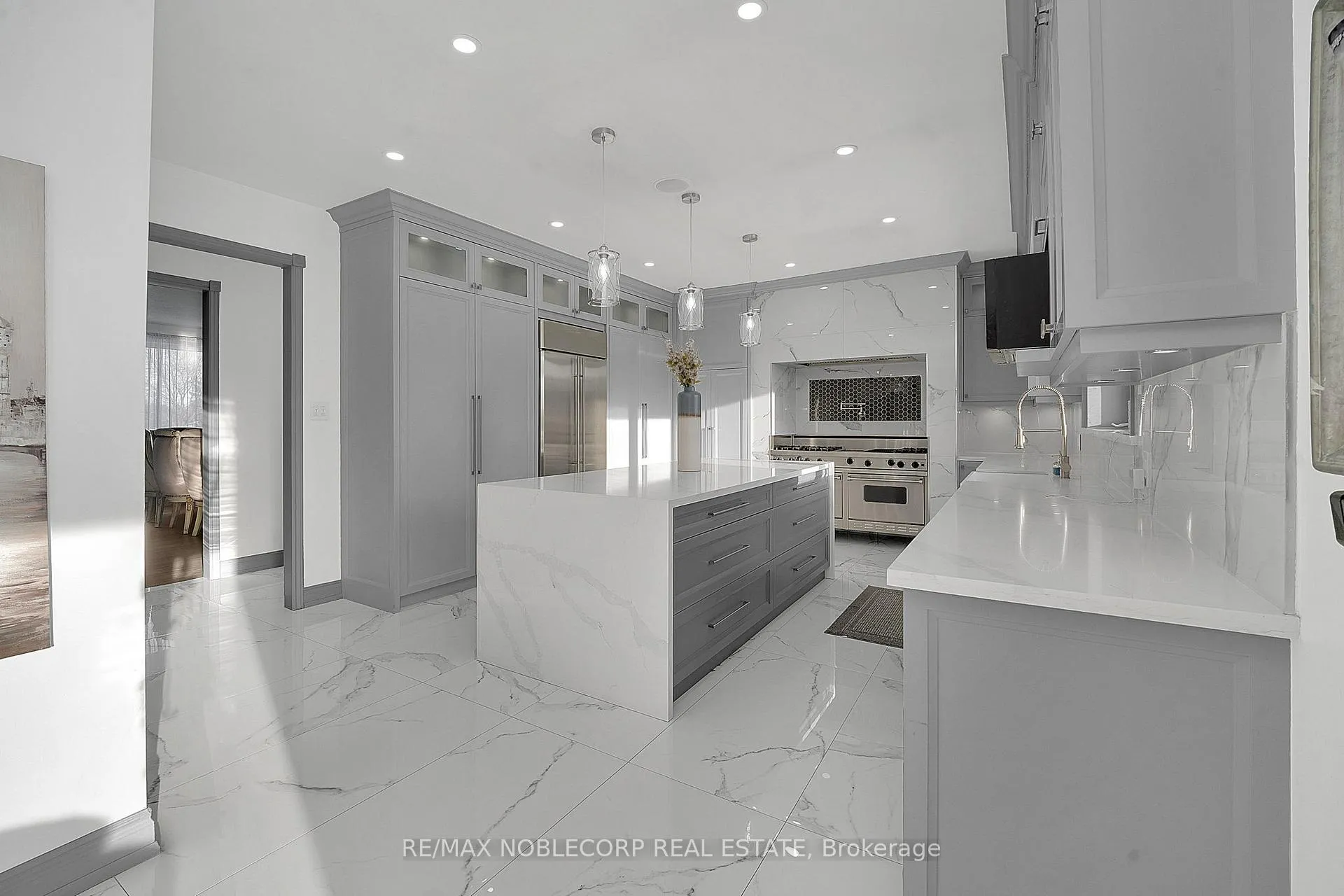 Photo 12 of 14 Bowman Avenue, Brampton, Toronto Gore Rural Estate — HOMEH
