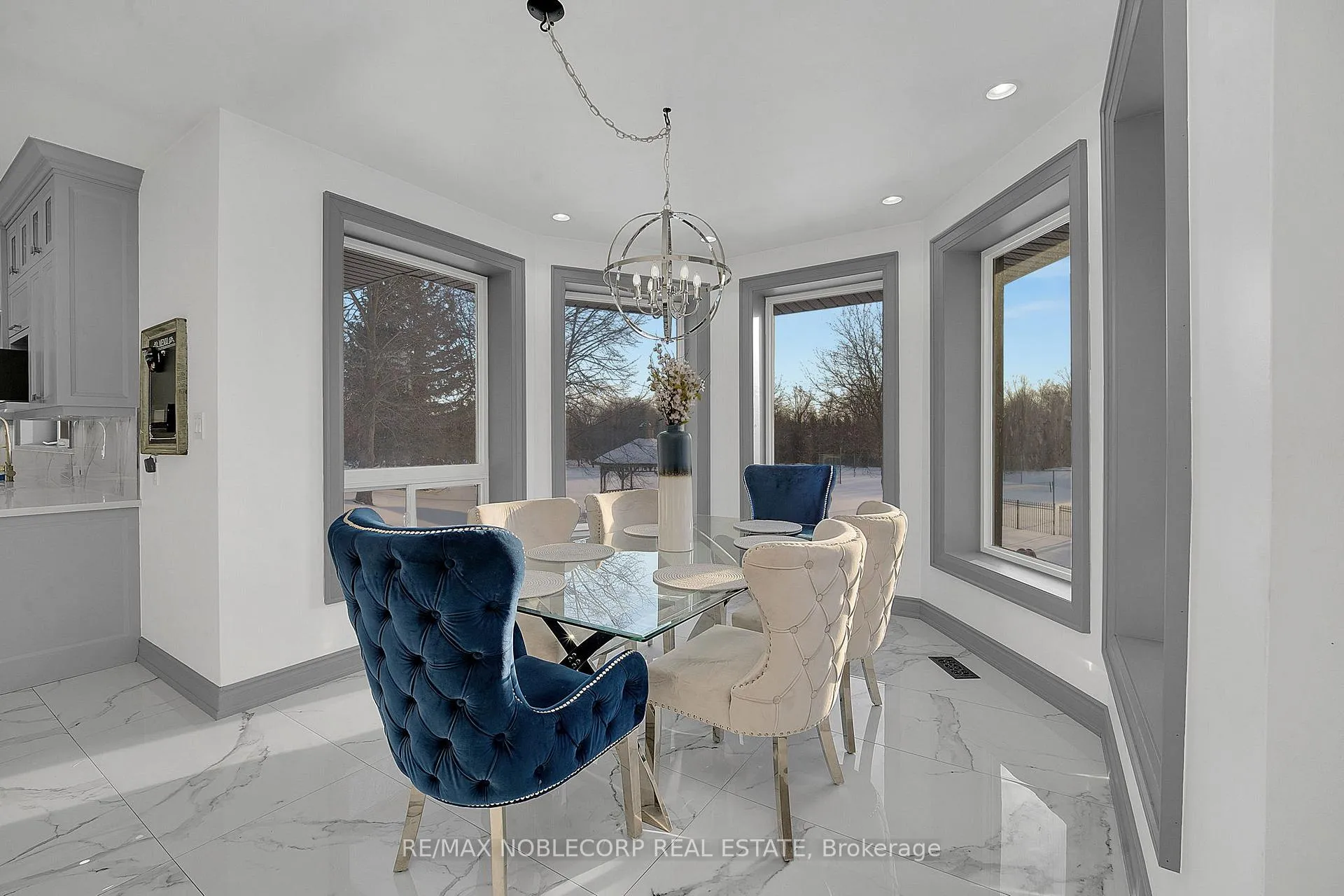 Photo 13 of 14 Bowman Avenue, Brampton, Toronto Gore Rural Estate — HOMEH
