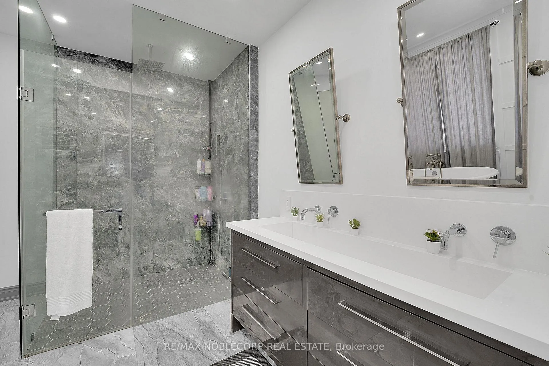Photo 18 of 14 Bowman Avenue, Brampton, Toronto Gore Rural Estate — HOMEH