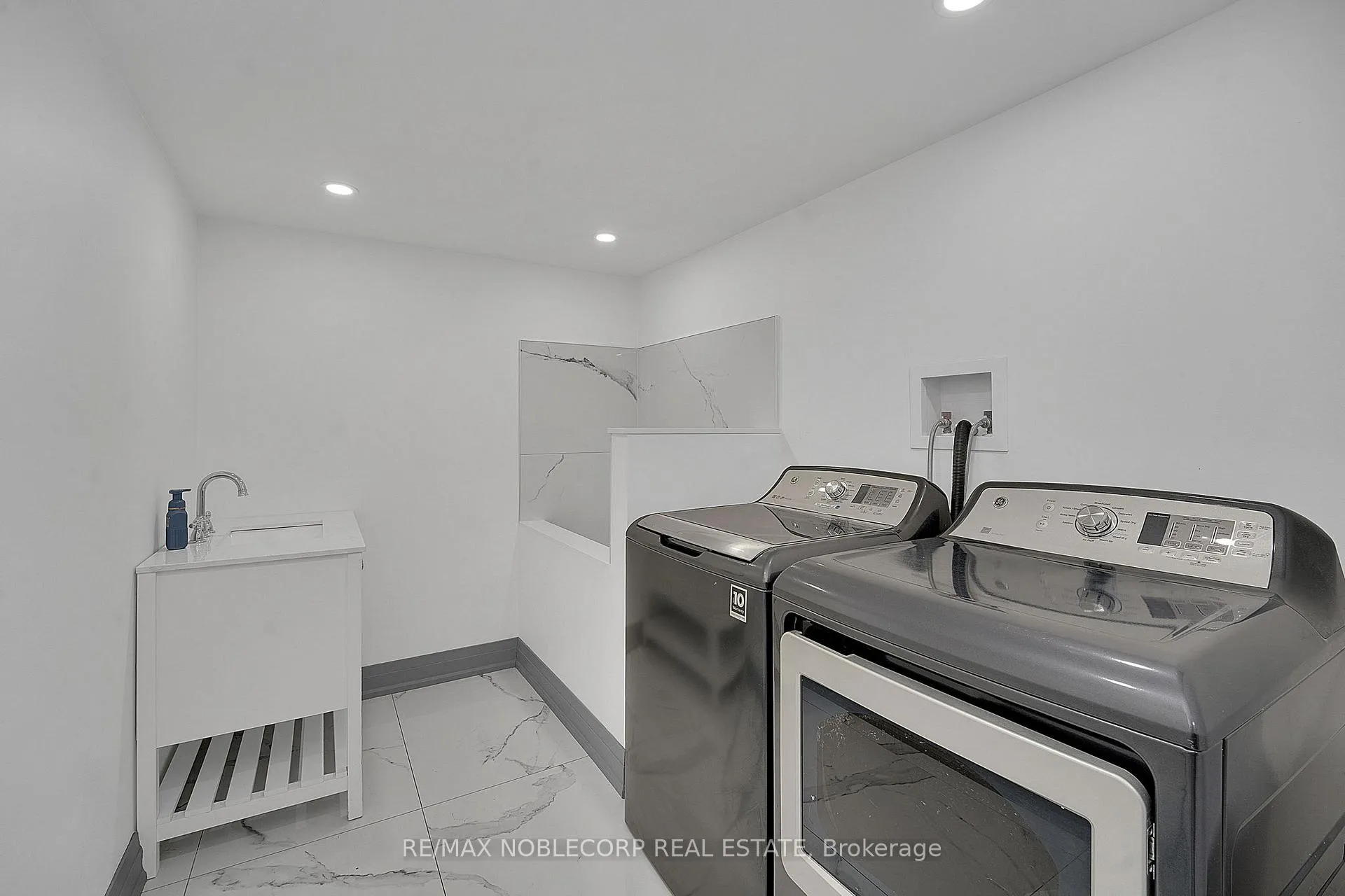 Photo 44 of 14 Bowman Avenue, Brampton, Toronto Gore Rural Estate — HOMEH
