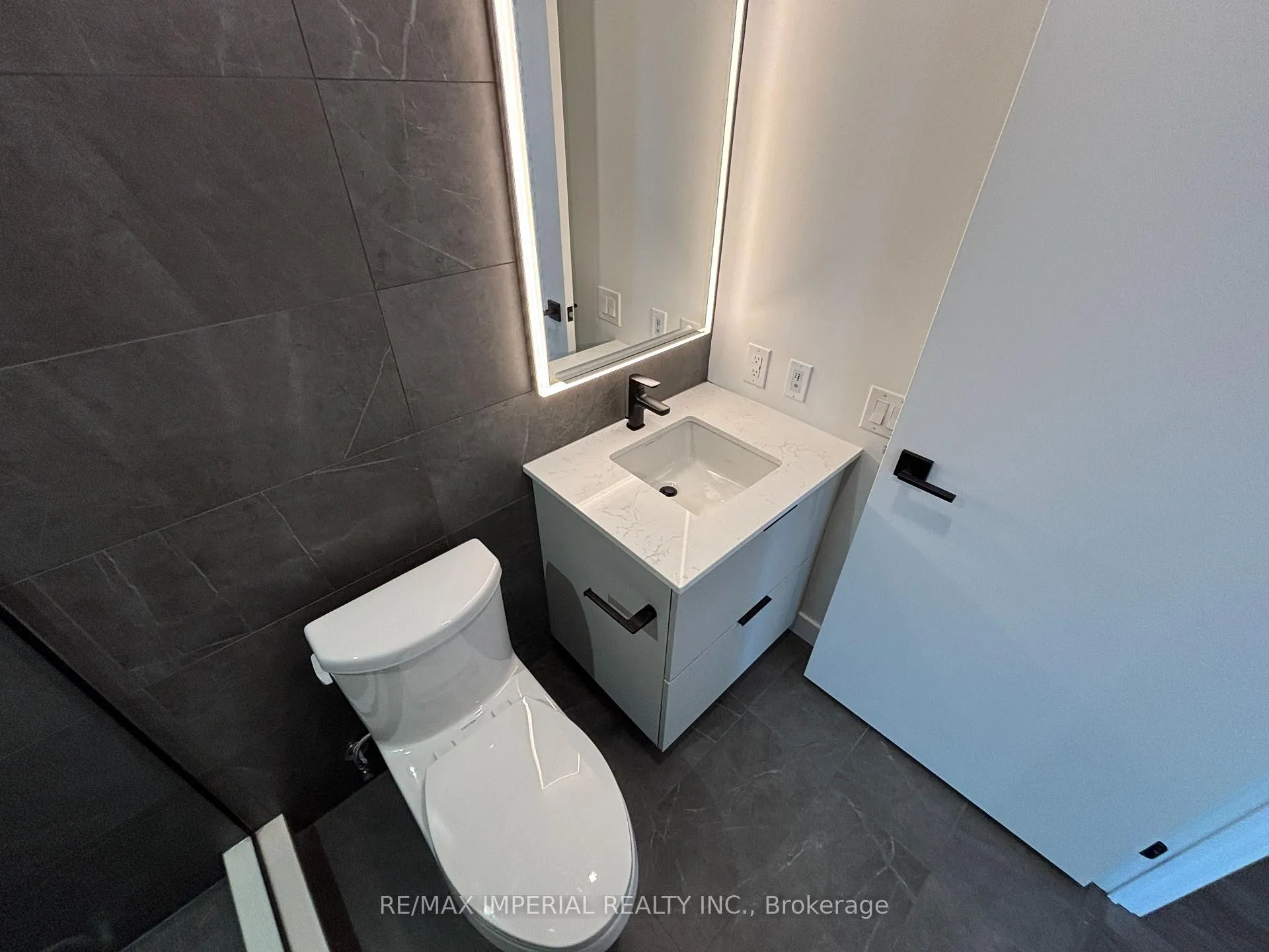 Photo 6 of Unit 1410, 609 Sherborne Street, Toronto, North St. James Town — HOMEH