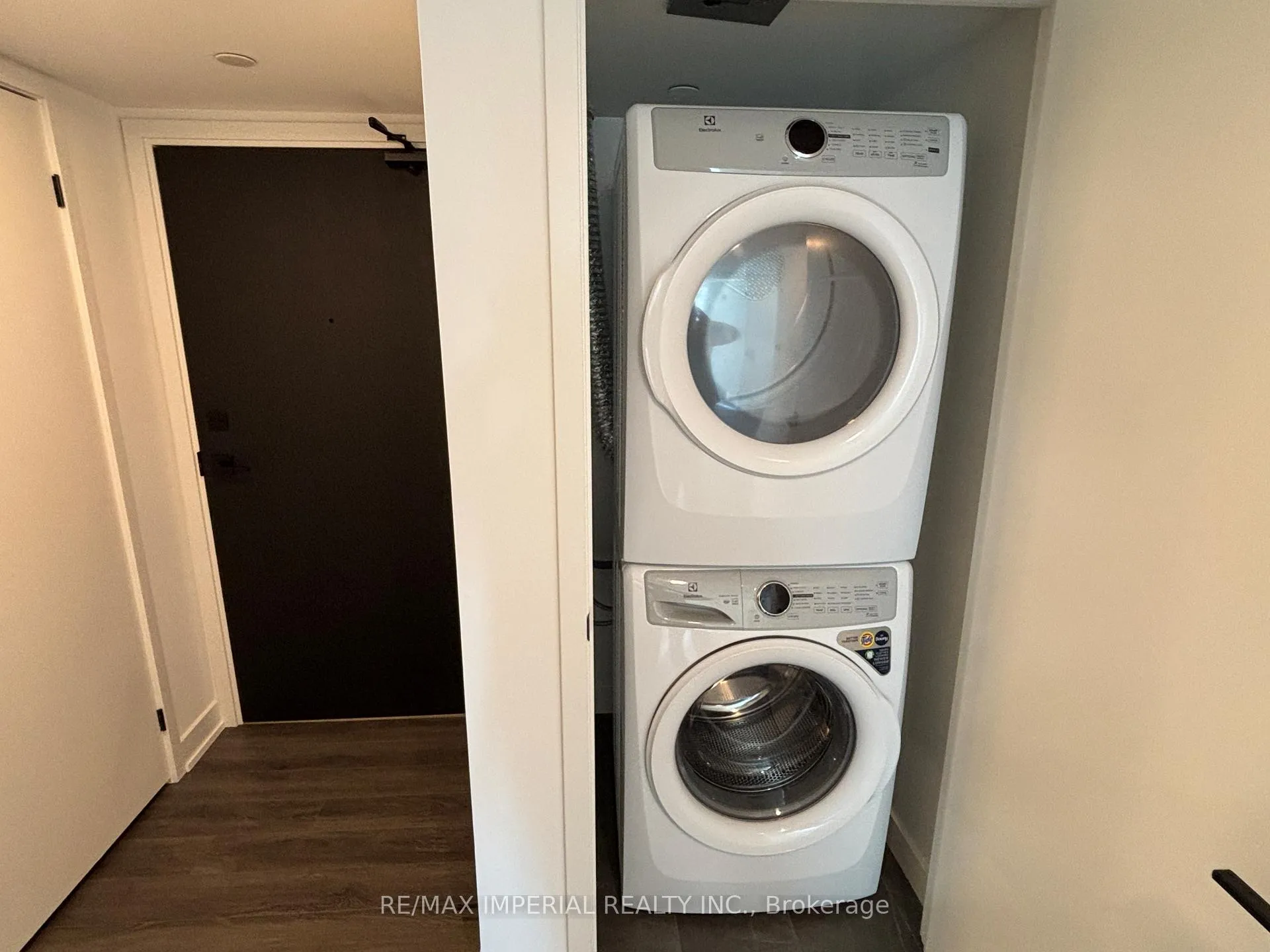 Photo 8 of Unit 1410, 609 Sherborne Street, Toronto, North St. James Town — HOMEH
