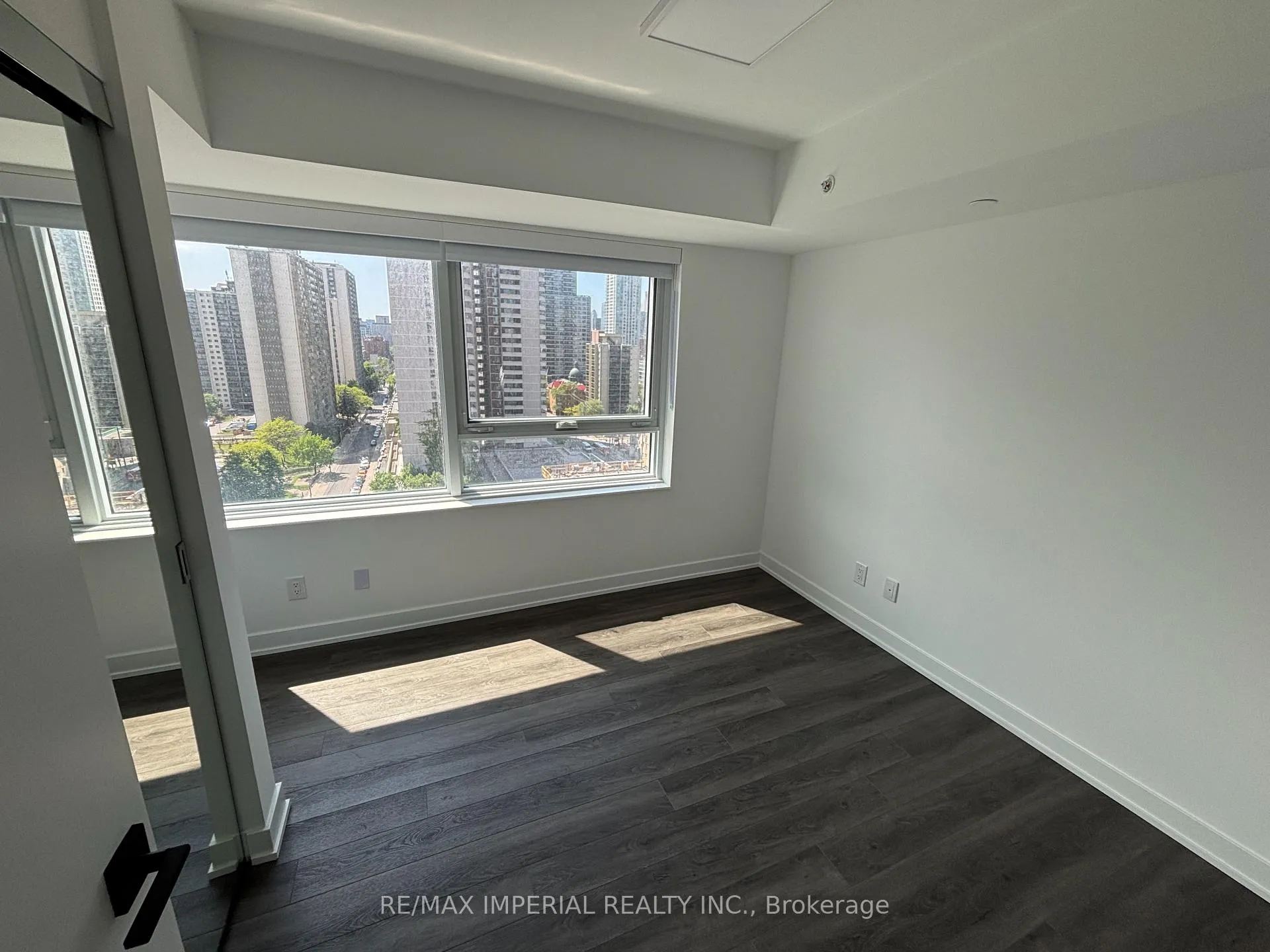 Photo 9 of Unit 1410, 609 Sherborne Street, Toronto, North St. James Town — HOMEH