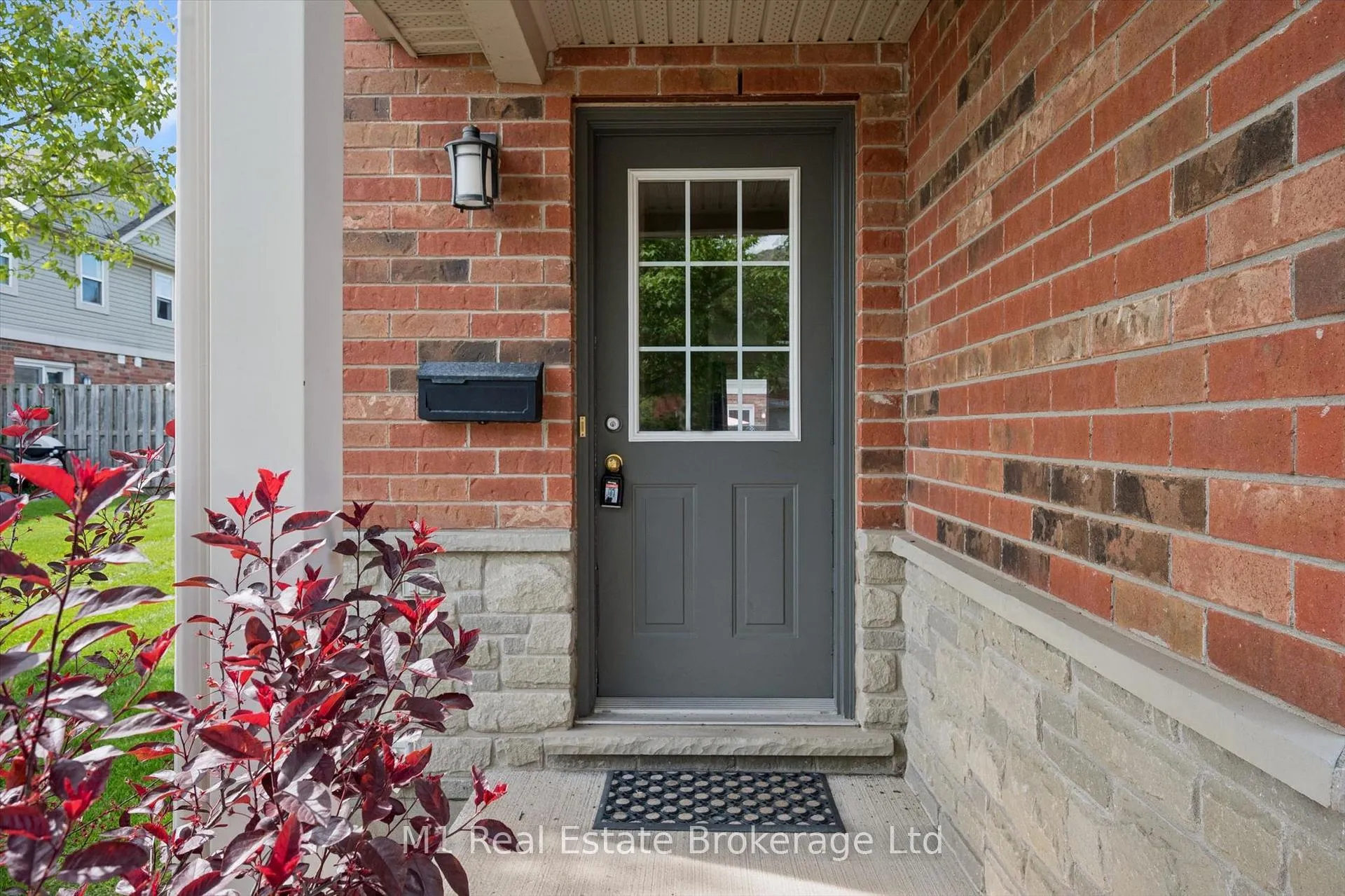 Photo 6 of Unit 27, 124 Gosling Gardens, Guelph, Clairfields/Hanlon Business Park — HOMEH