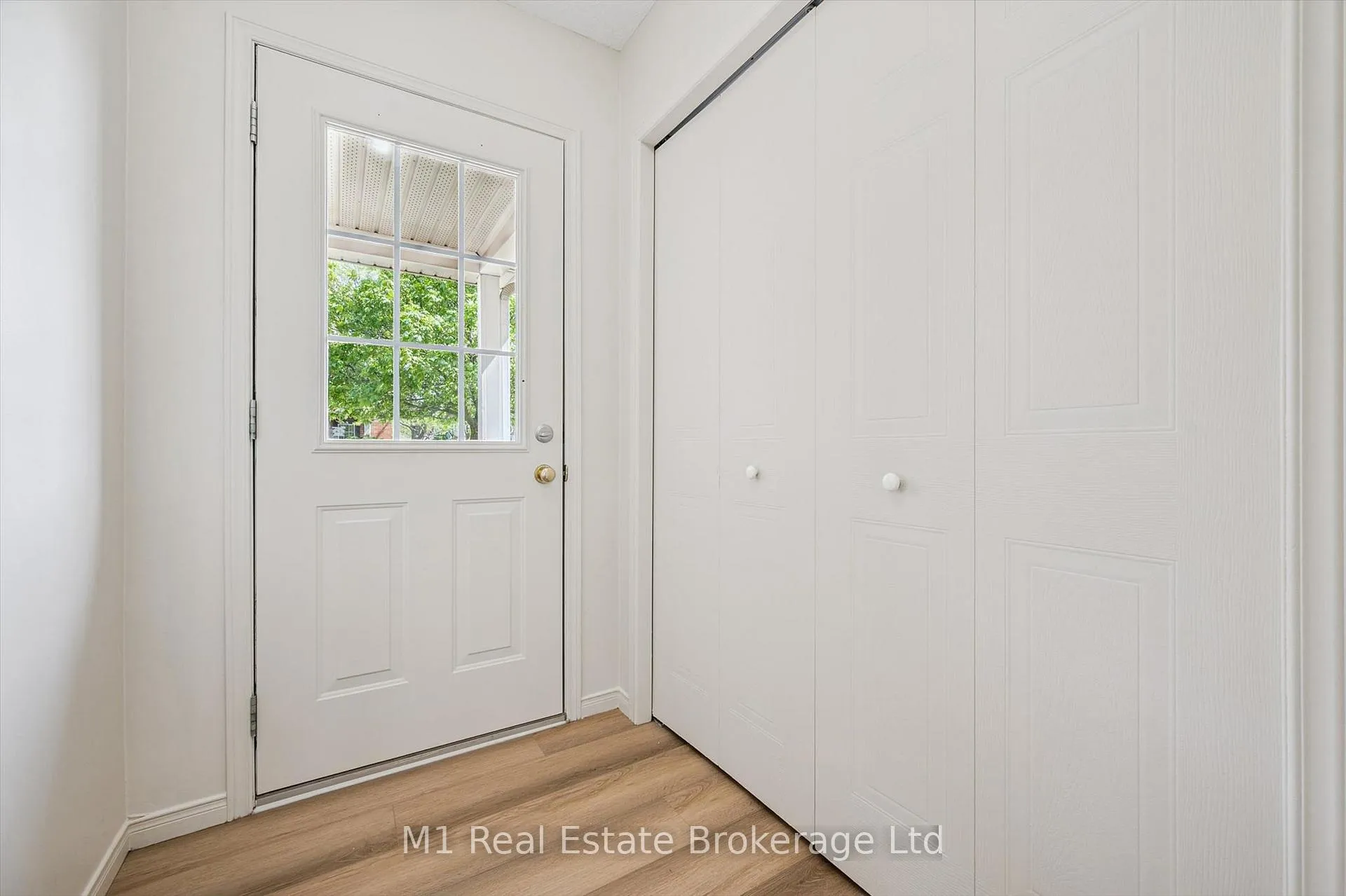 Photo 7 of Unit 27, 124 Gosling Gardens, Guelph, Clairfields/Hanlon Business Park — HOMEH