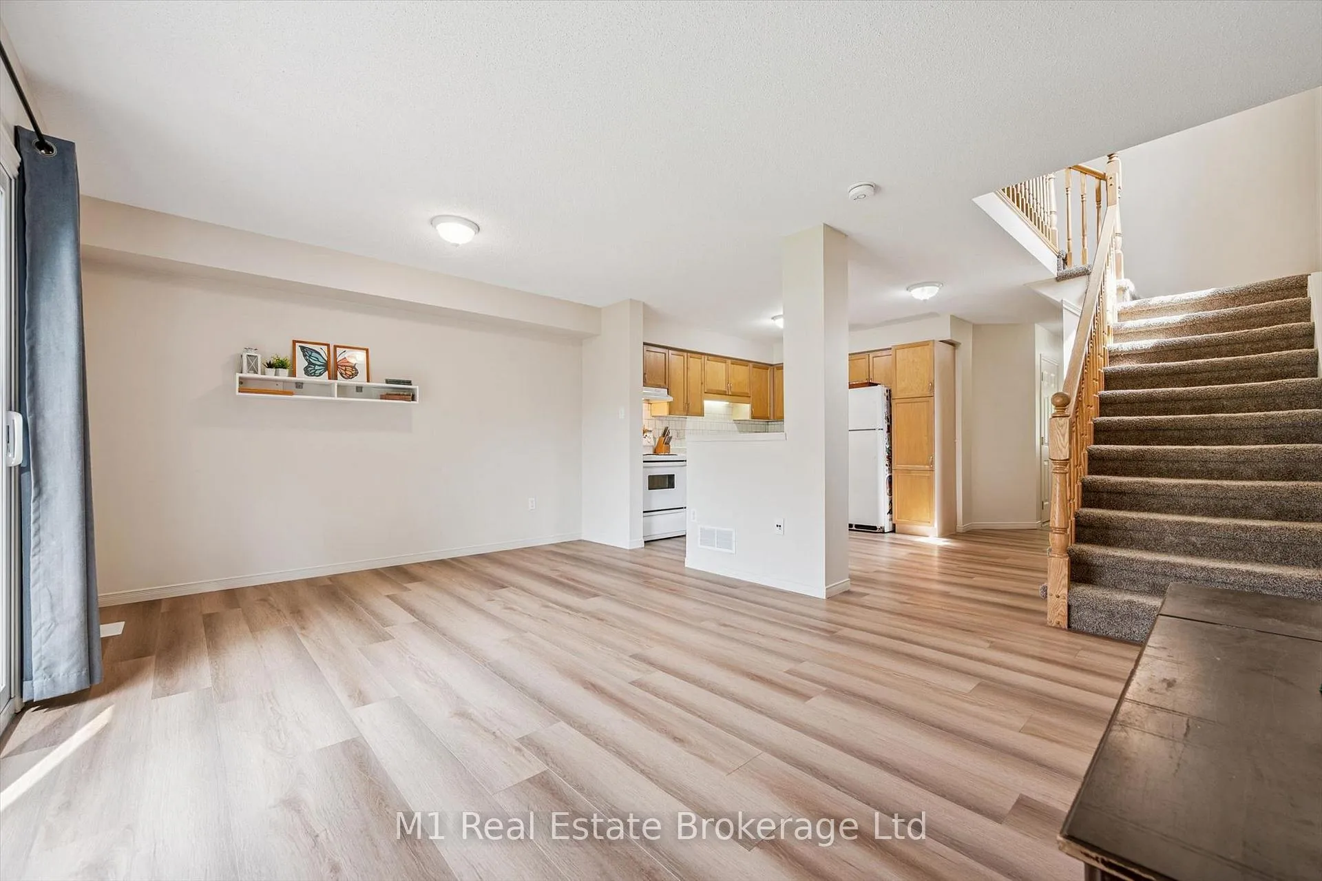Photo 12 of Unit 27, 124 Gosling Gardens, Guelph, Clairfields/Hanlon Business Park — HOMEH