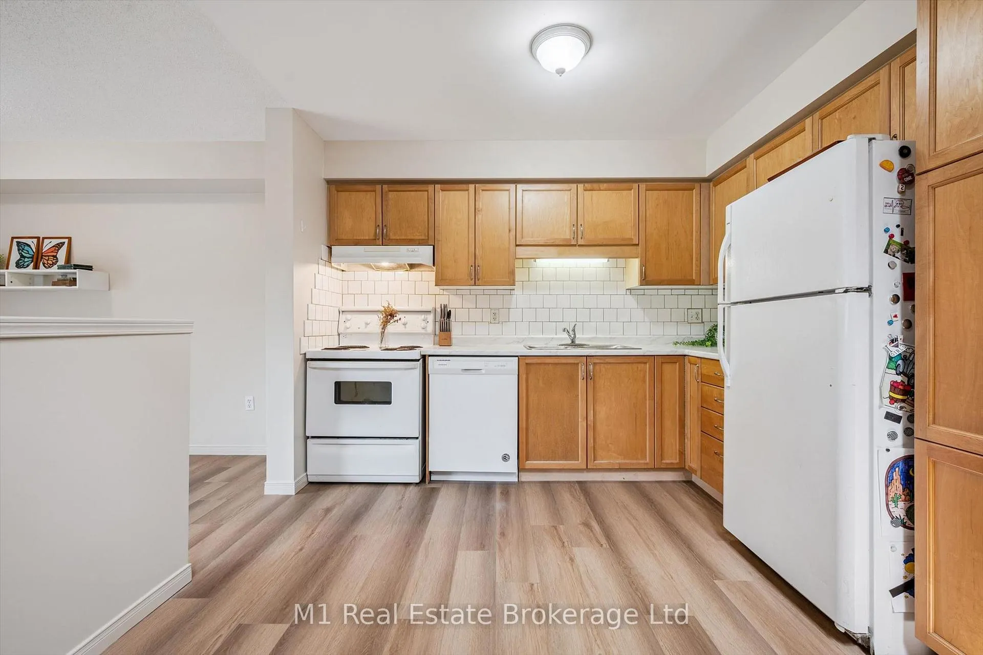 Photo 15 of Unit 27, 124 Gosling Gardens, Guelph, Clairfields/Hanlon Business Park — HOMEH