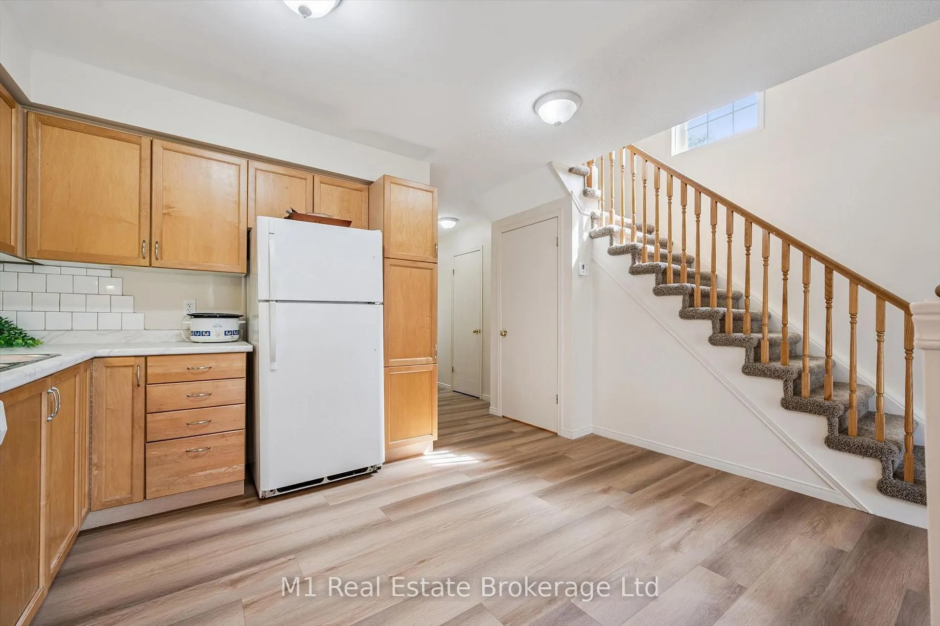 Photo 18 of Unit 27, 124 Gosling Gardens, Guelph, Clairfields/Hanlon Business Park — HOMEH